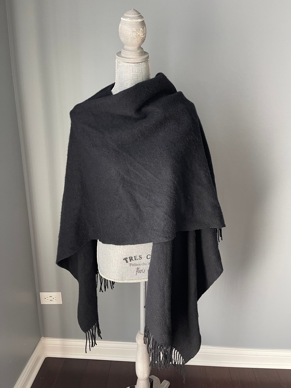 Black lambswool scarf fridges