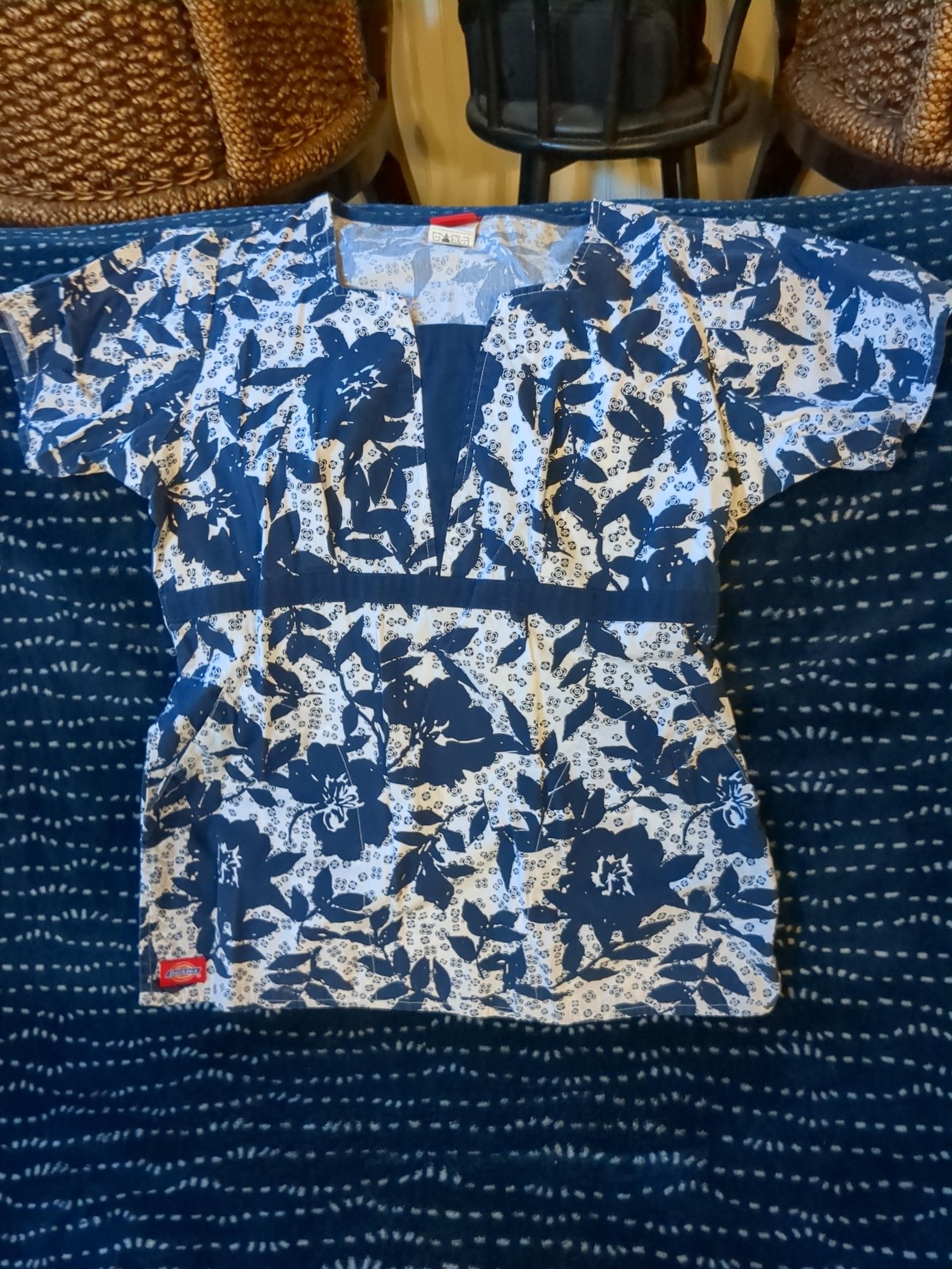 New Dickies women's extra small Navy white floral scrub top