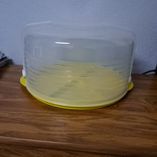 Tupperware cake carrier