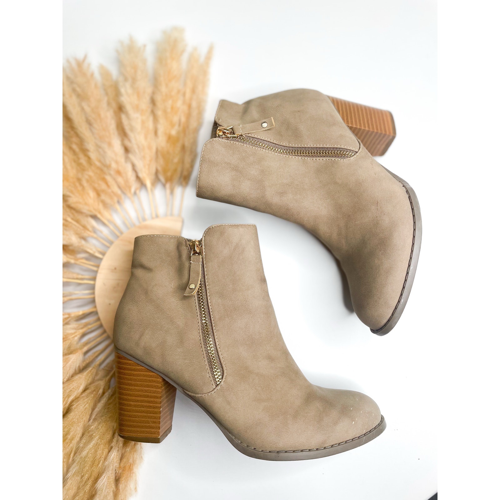 Diba Tan Leather Heeled Ankle Boots Size 8.5 Double Zip Western Casual
