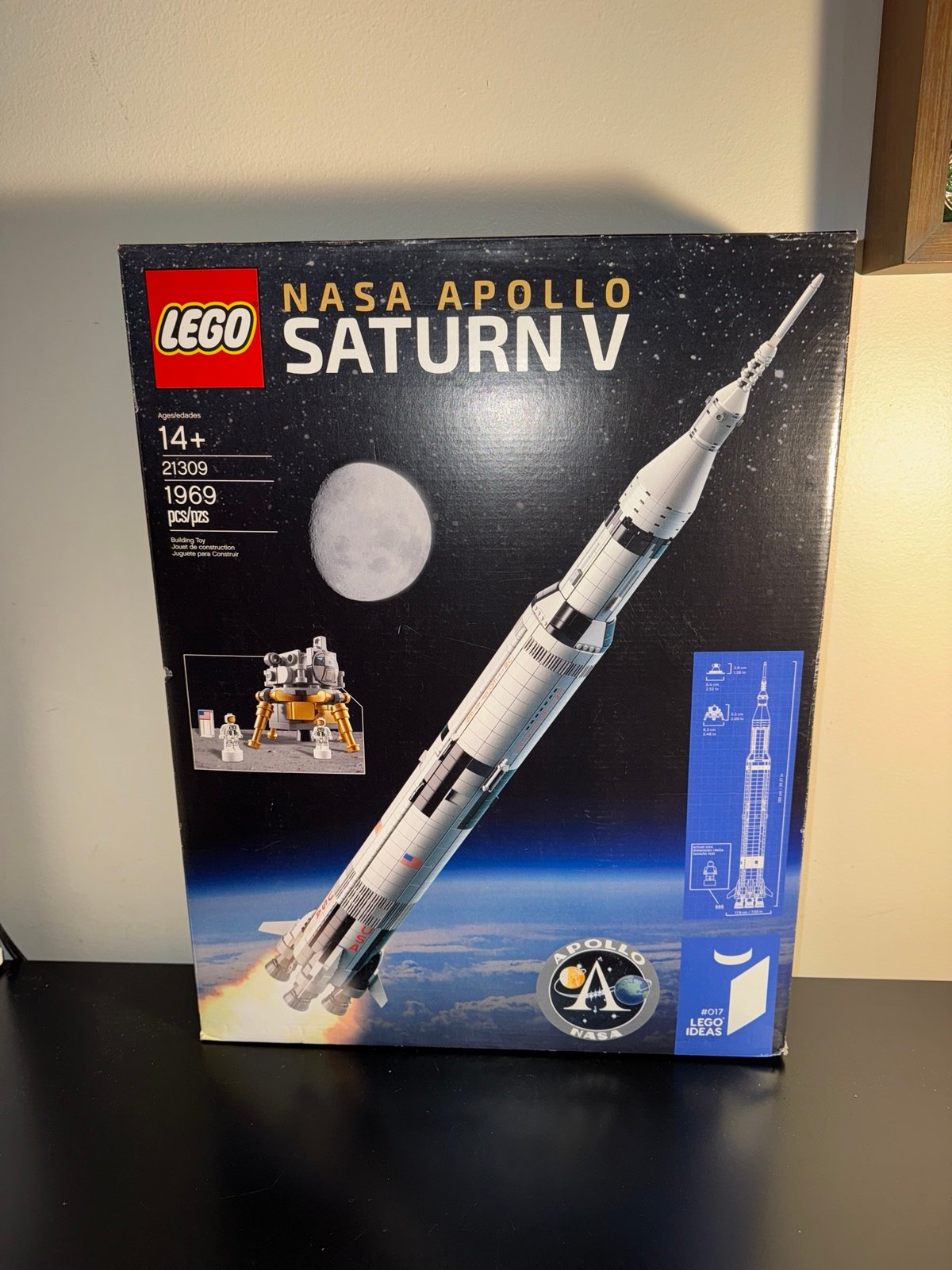 21309 lego nasa apollo Saturn V rocket