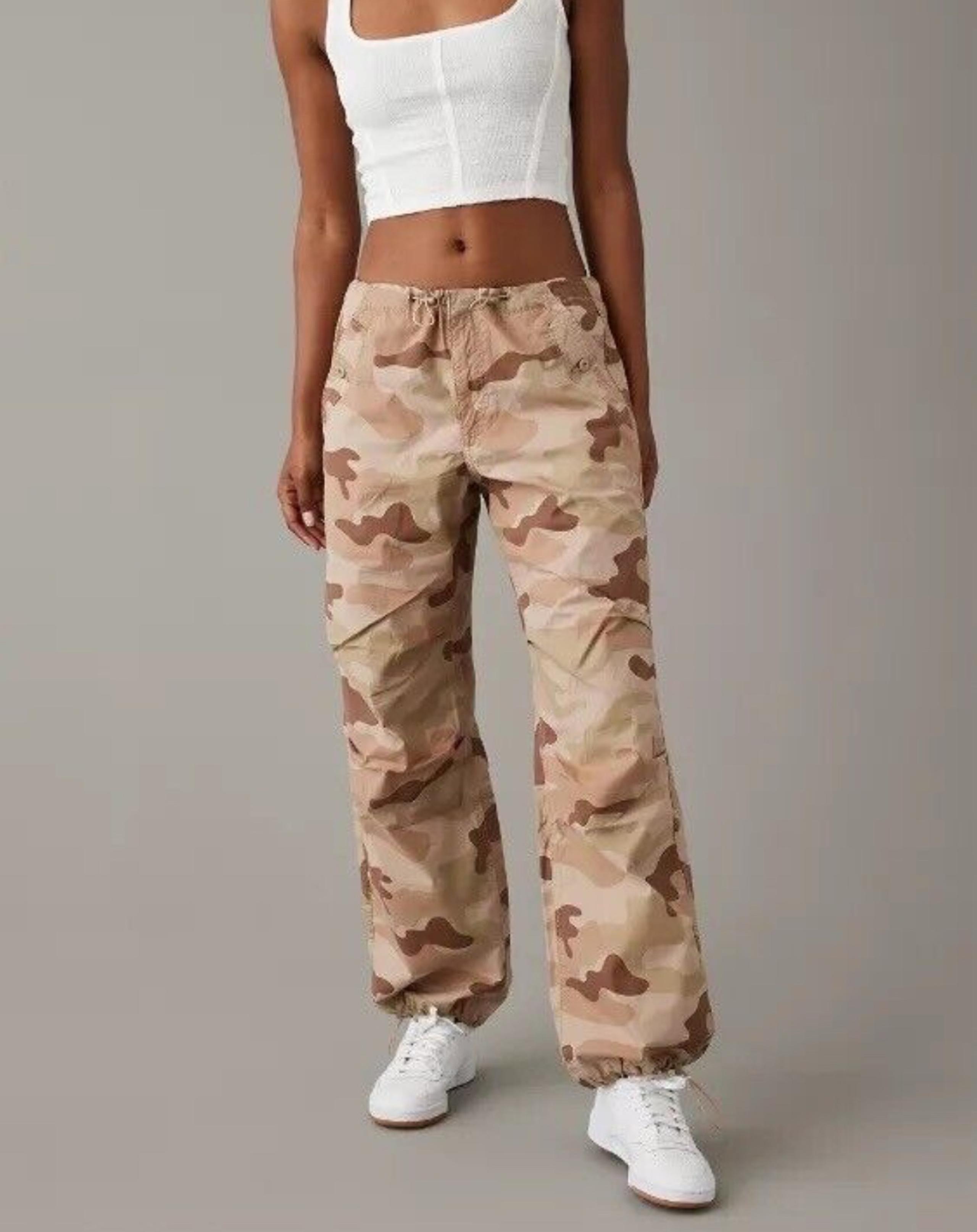 American Eagle women’s Camouflage Cargo Pants size XS