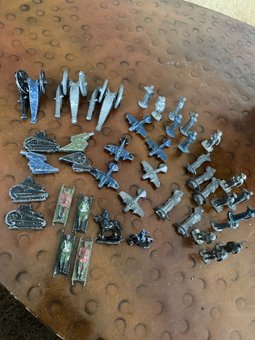 Set of Vintage 41 Metal soldiers-planes