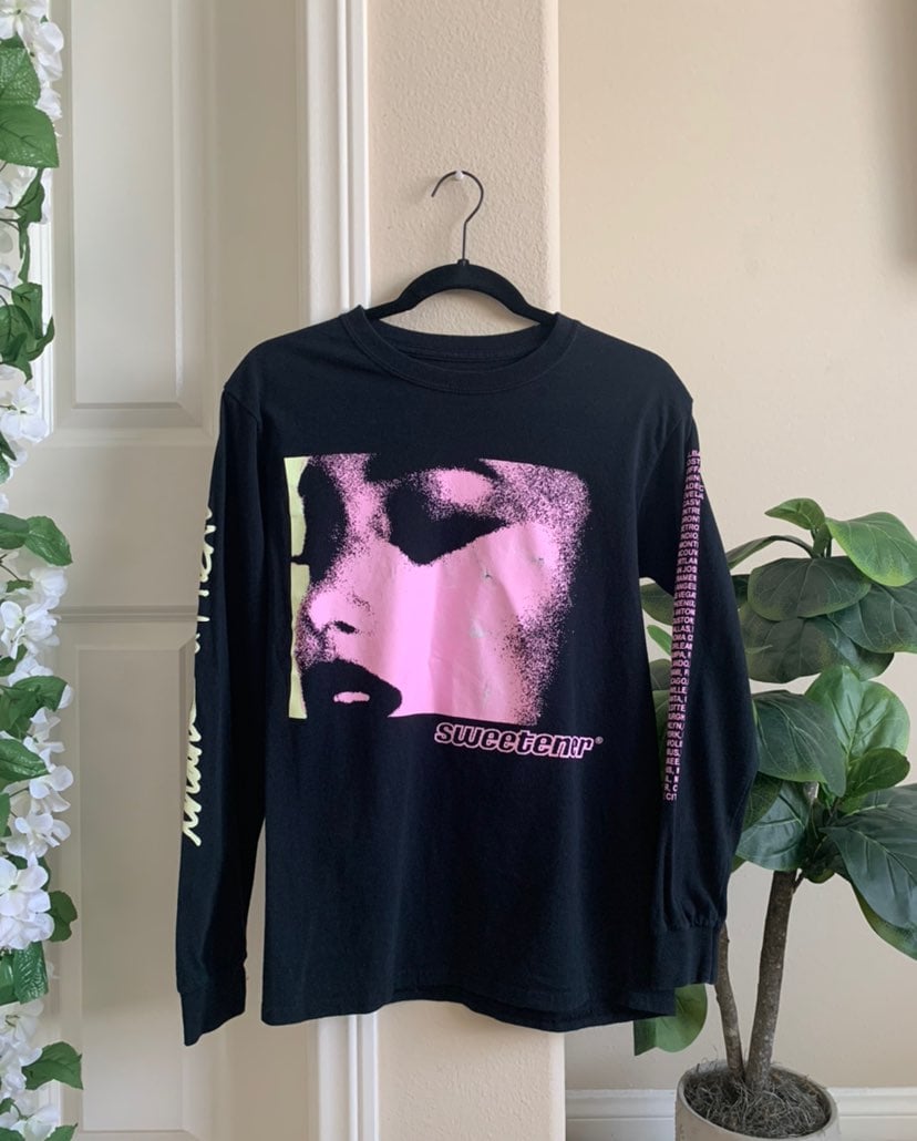 Ariana Grande Sweetener World Tour Graphic Long Sleeve T-Shirt Size Small