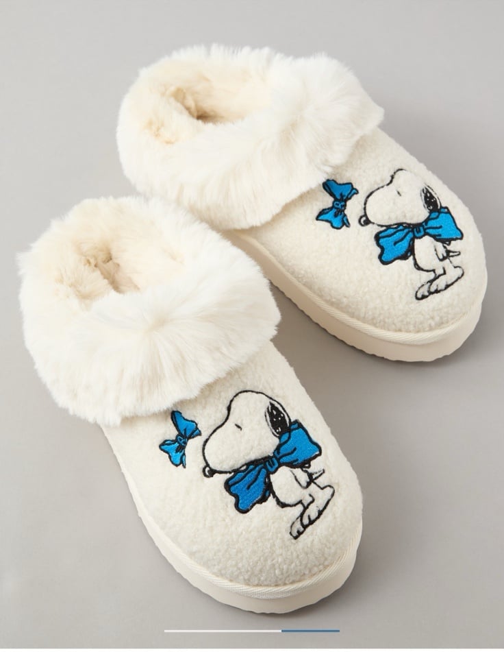 AE American Eagle Snoopy Bow Scuff Slippers - women’s 7