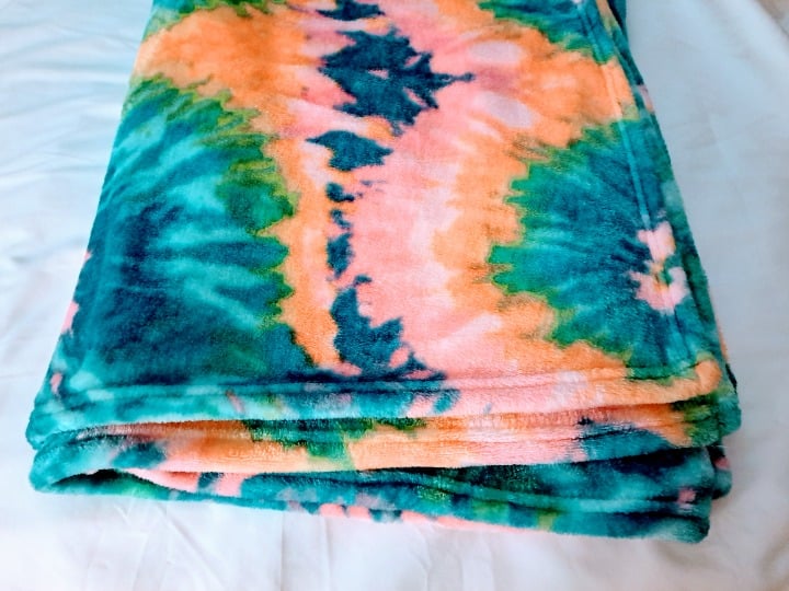 Betsey Johnson Tie Dye Light Throw Blanket 49 X 76