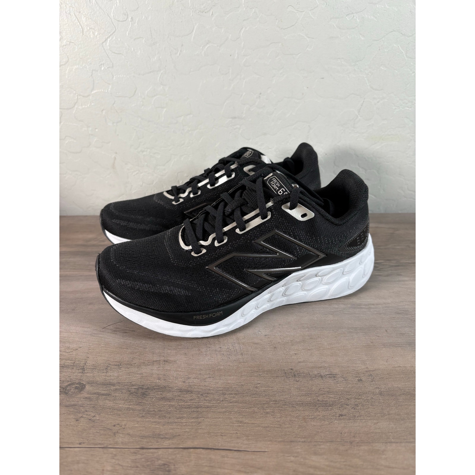 New Balance Fresh Foam 680v8 Women’s 6 D Wide Black White Running Shoes