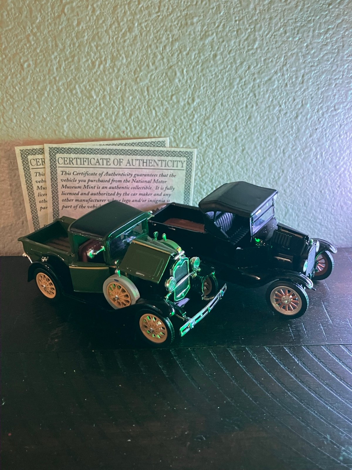 Lot of 2 1931Ford Model A Pick Up+1925 Ford Model T Pick Up 1:32