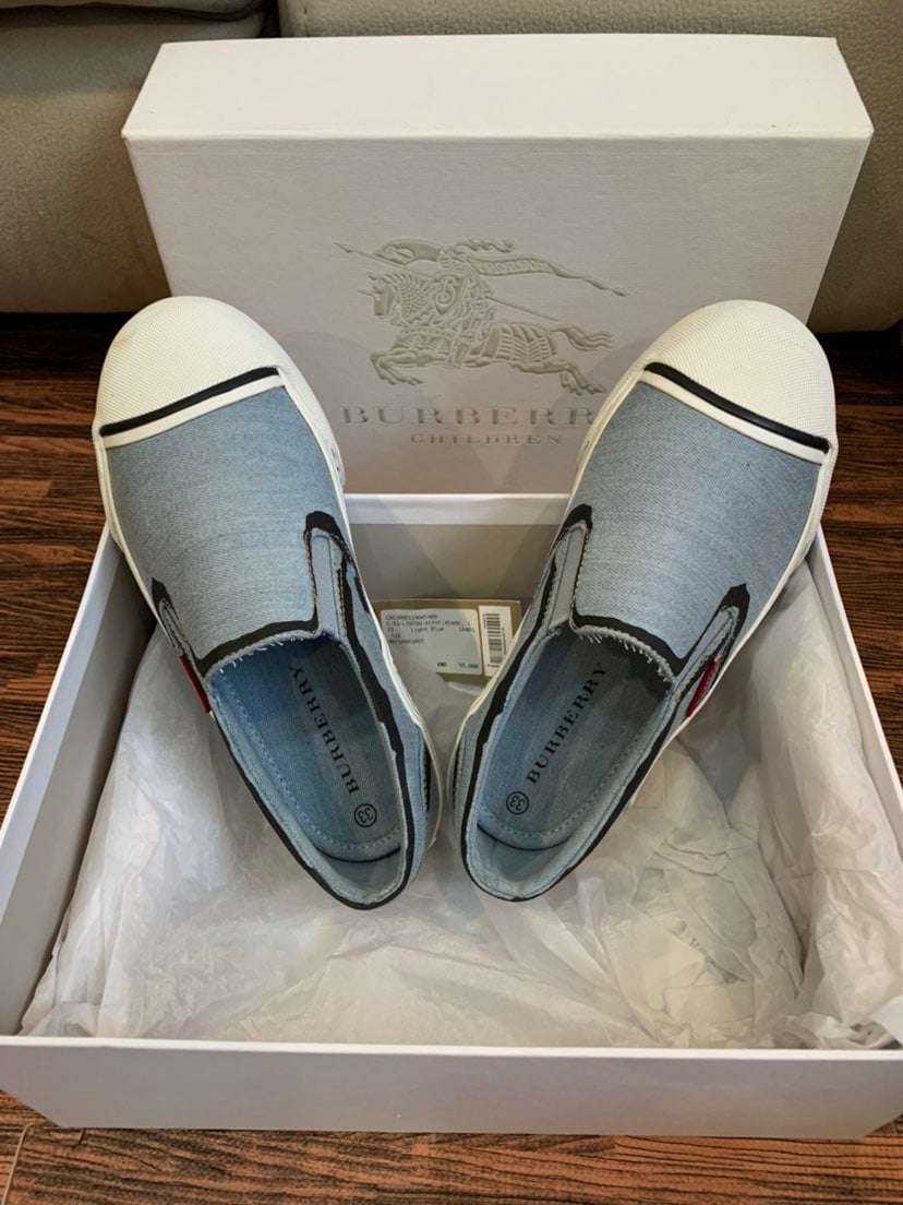 Burberry sneakers euro 33 (US 2)
