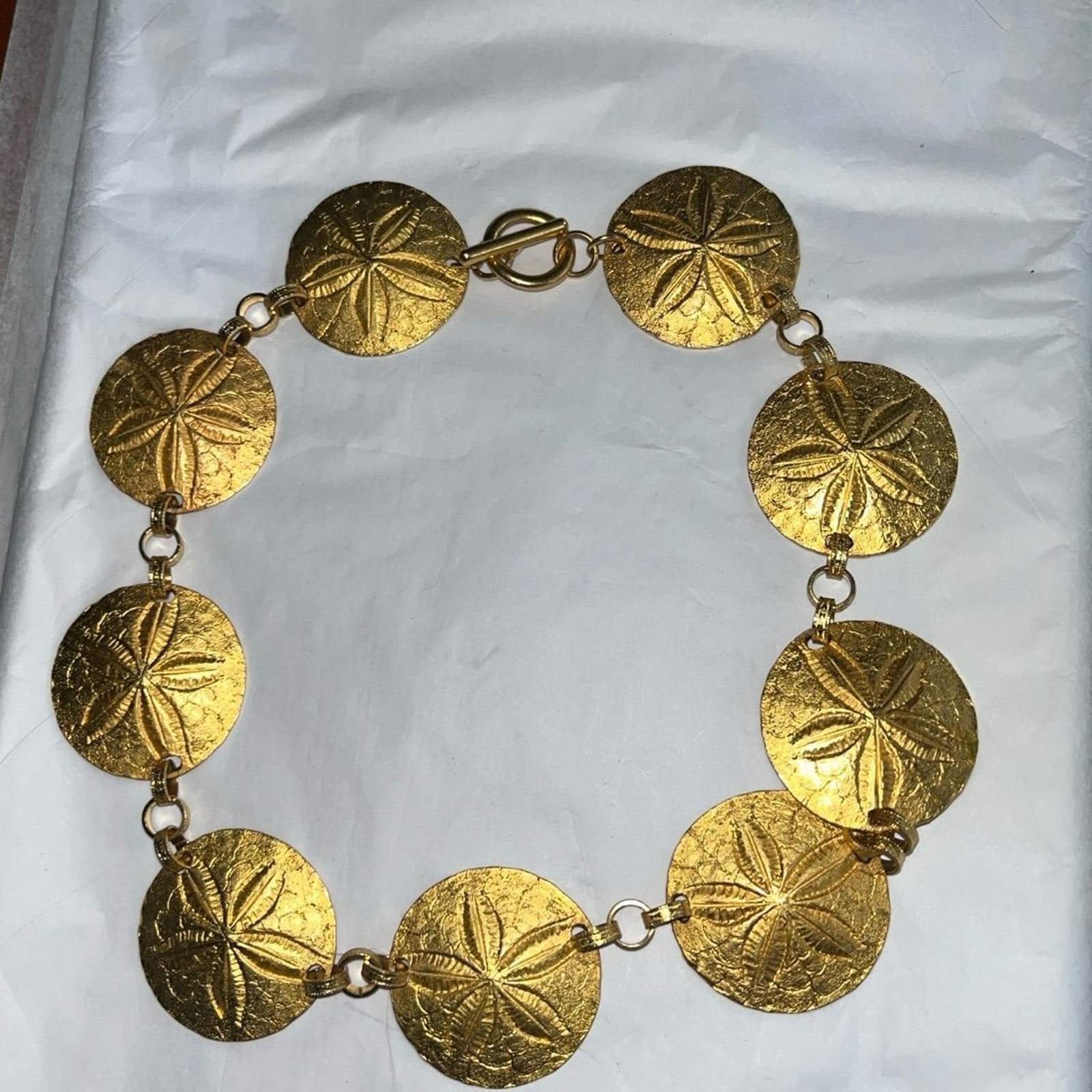 Designer CAROL DAUPLAISE GOLD TONE SAND DOLLAR SHELL NECKLACE 19 Inches