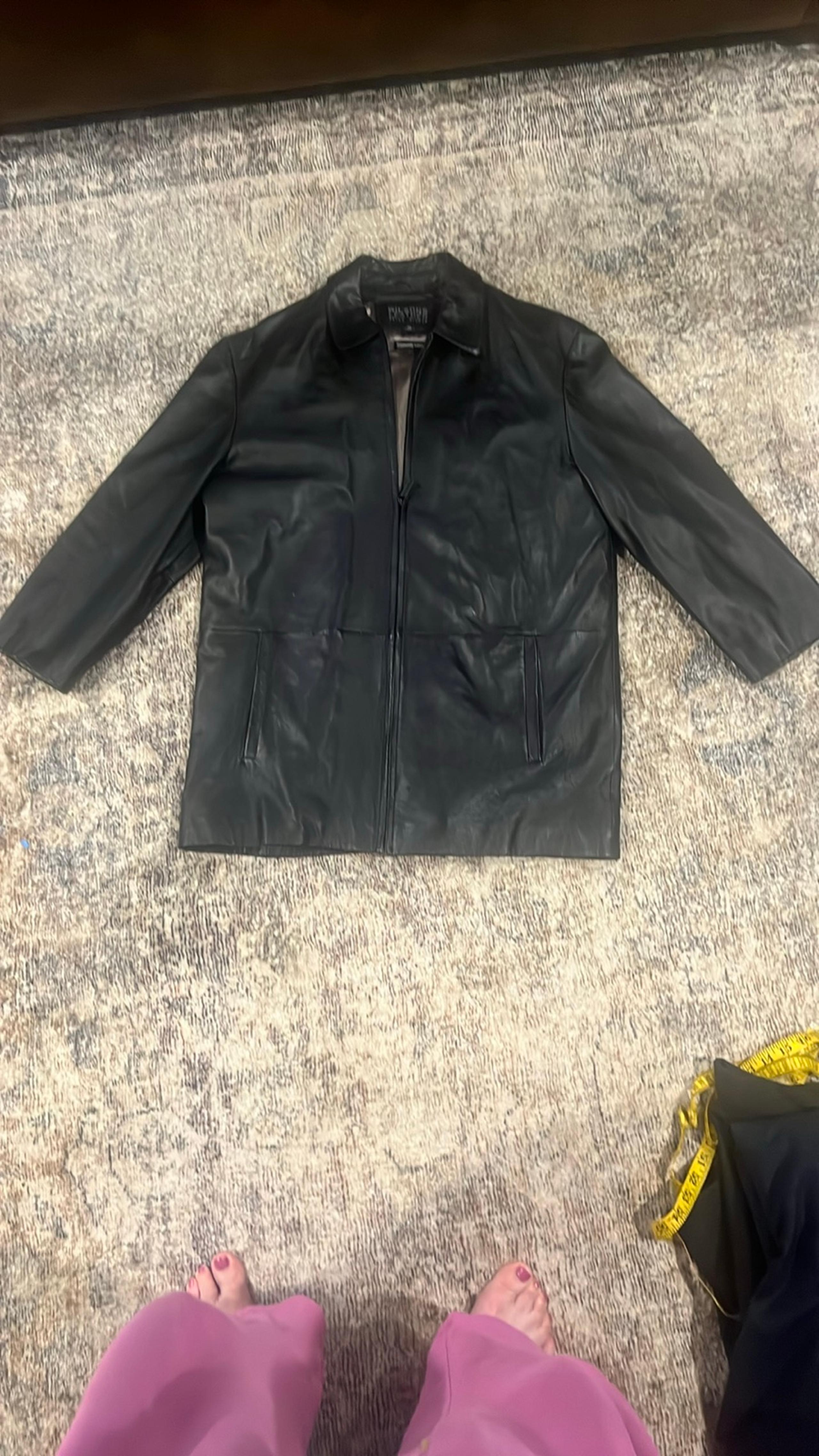 Wilson’s Leather Coat, men’s size medium, thinsulate ultra; zip out lining,