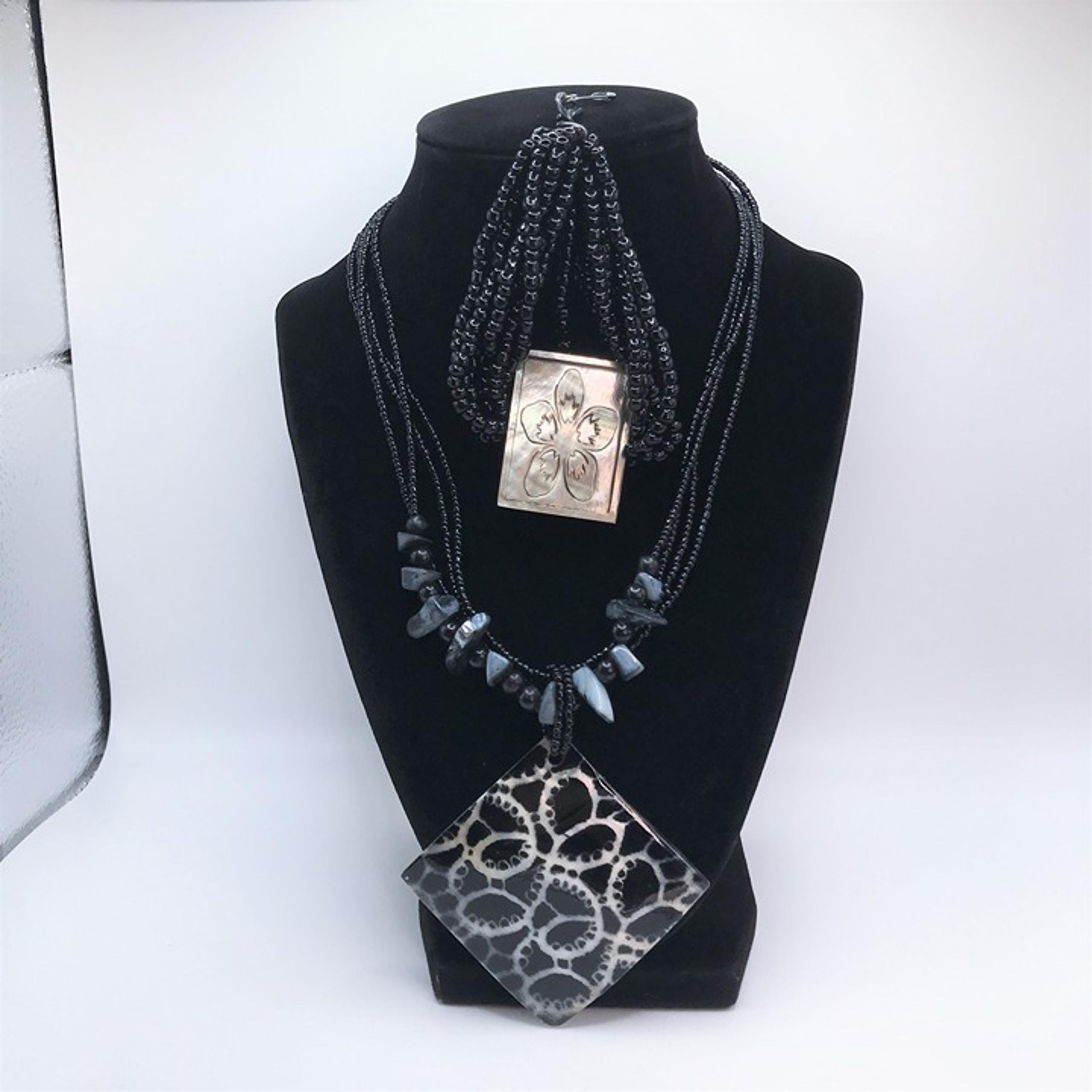Necklace Bracelet Mother of Pearl Black Set Lot Multistrand Beaded Carved Flower