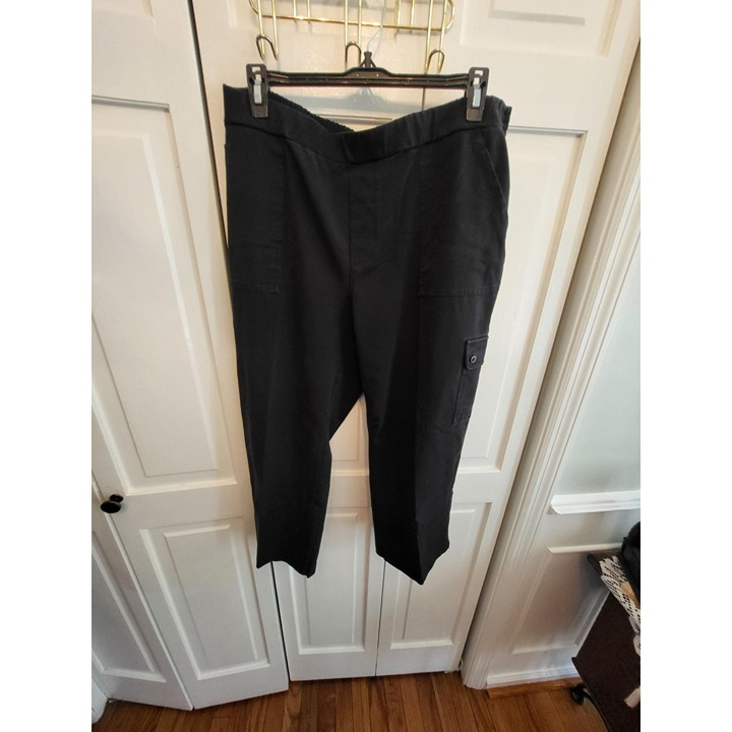 Black Cargo Capri Pants Susan Graver Weekend sz XL  Flat Front Pockets Elastic