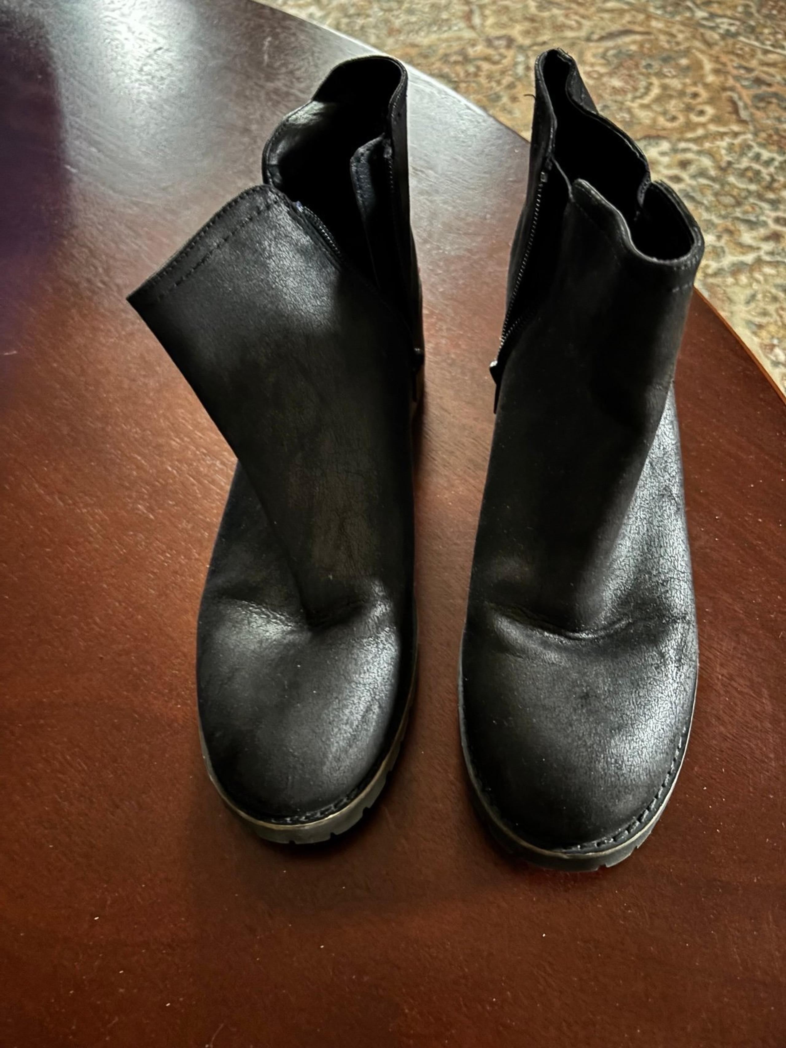 Carlos Santana  Rouen Black Faux Suede Ankle Bootie Heels Boot Women’s 9.5