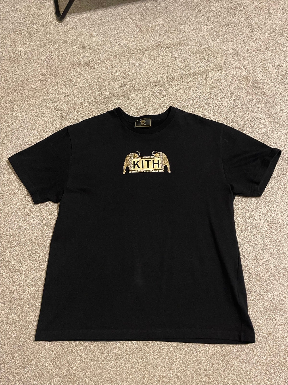 Kith x Versace ジャガー ロゴ Tシャツ オフホワイト ブラック Kith x Versace ジャガー ロゴ Tシャツ オフホワイト ブラック