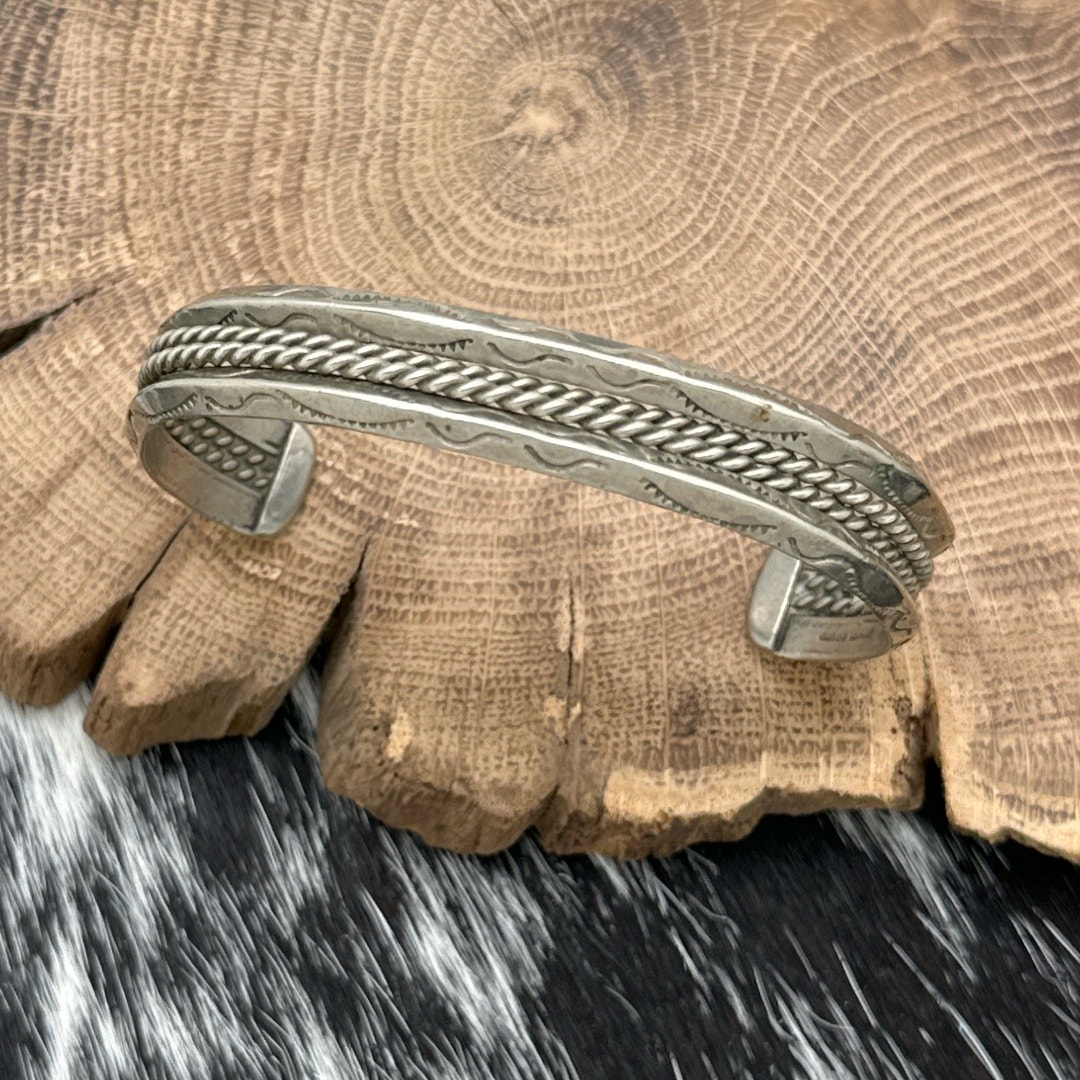 1960s Native American NAVAJO Nickel Silver Double Carinated Cuff Bracelet Stamps