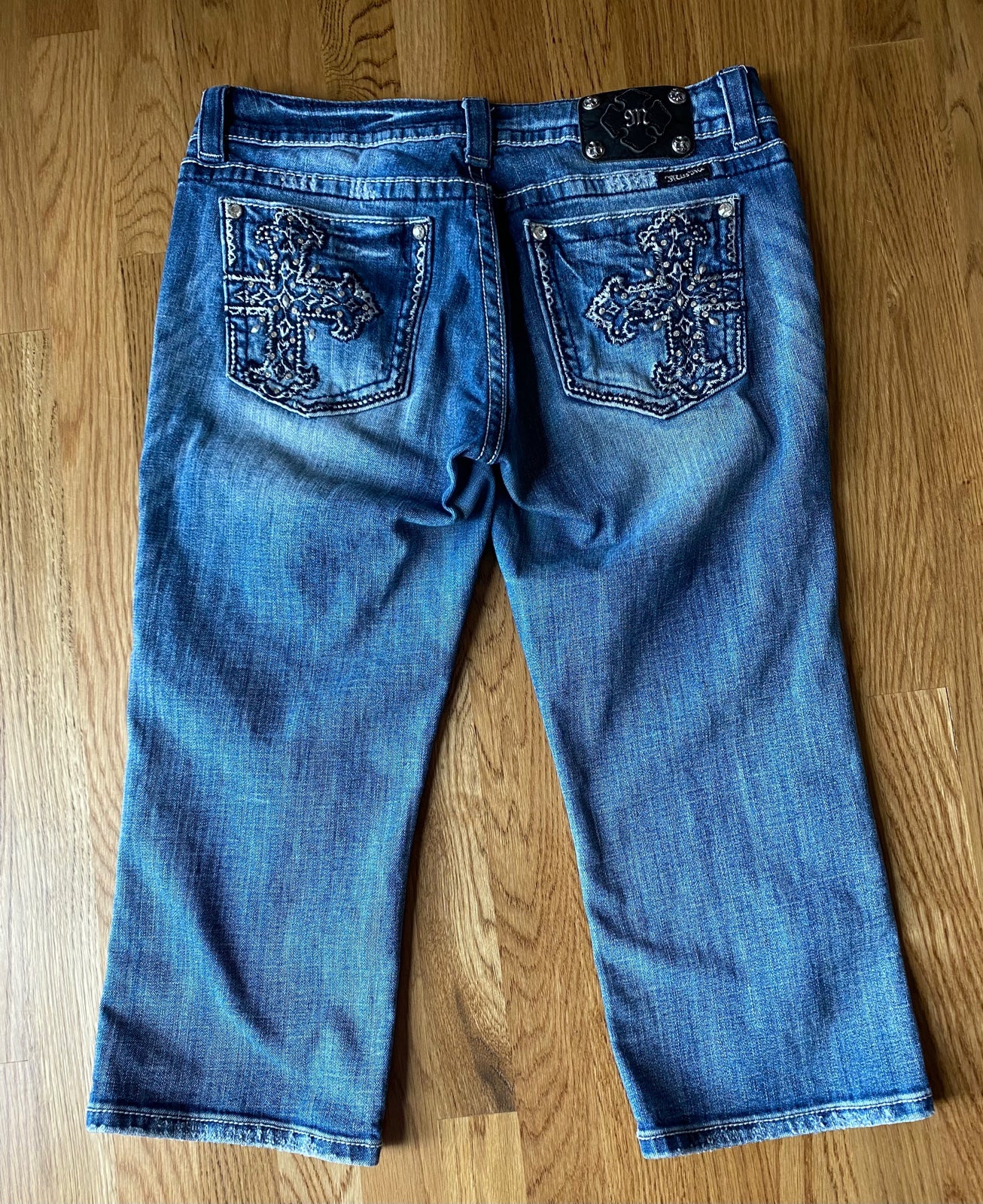 Miss Me Capri Cross Bling Pocket Jeans 32 JP5345P