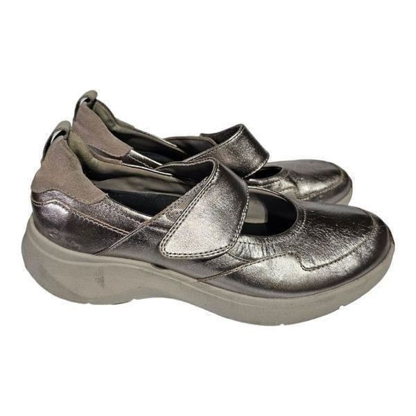 CLARKS Wave 2.0 Glide Mary Jane Sneaker Pewter Metallic Leather - Size 8