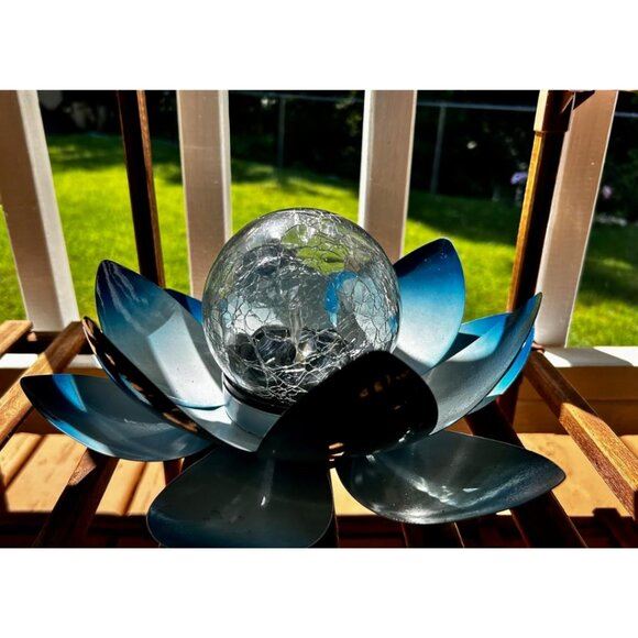 New Solar Light Outdoor Decor Lotus Flower Crackle Globe Lantern for Garden Yard