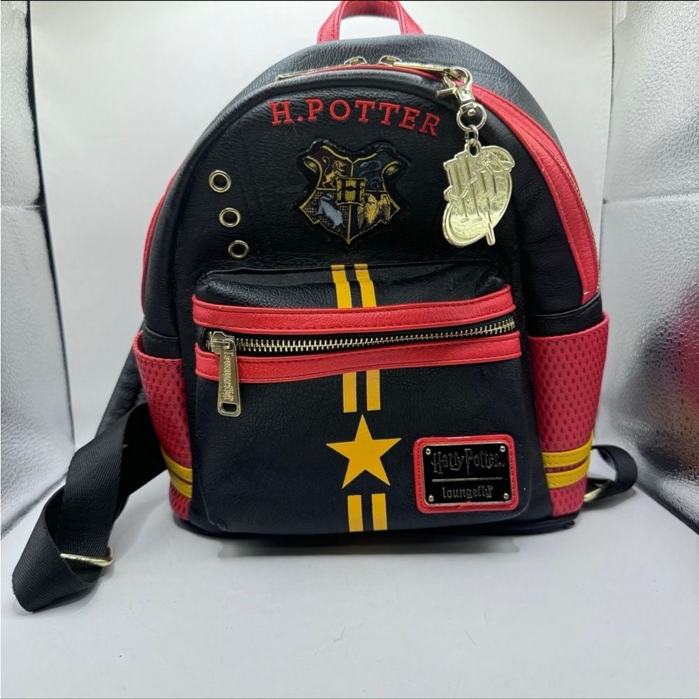 Harry Potter Loungefly Black and Red Backpack 10x9x5 pre loved