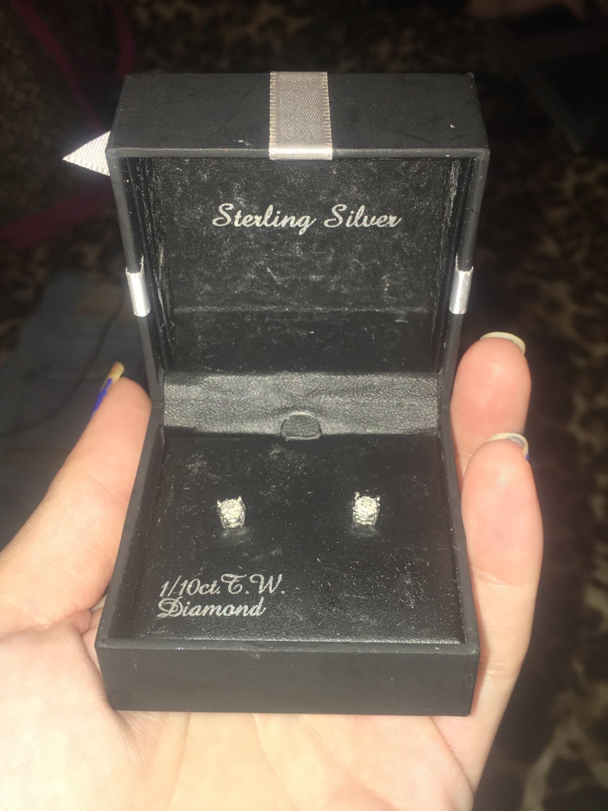 1/10 carat diamond earrings