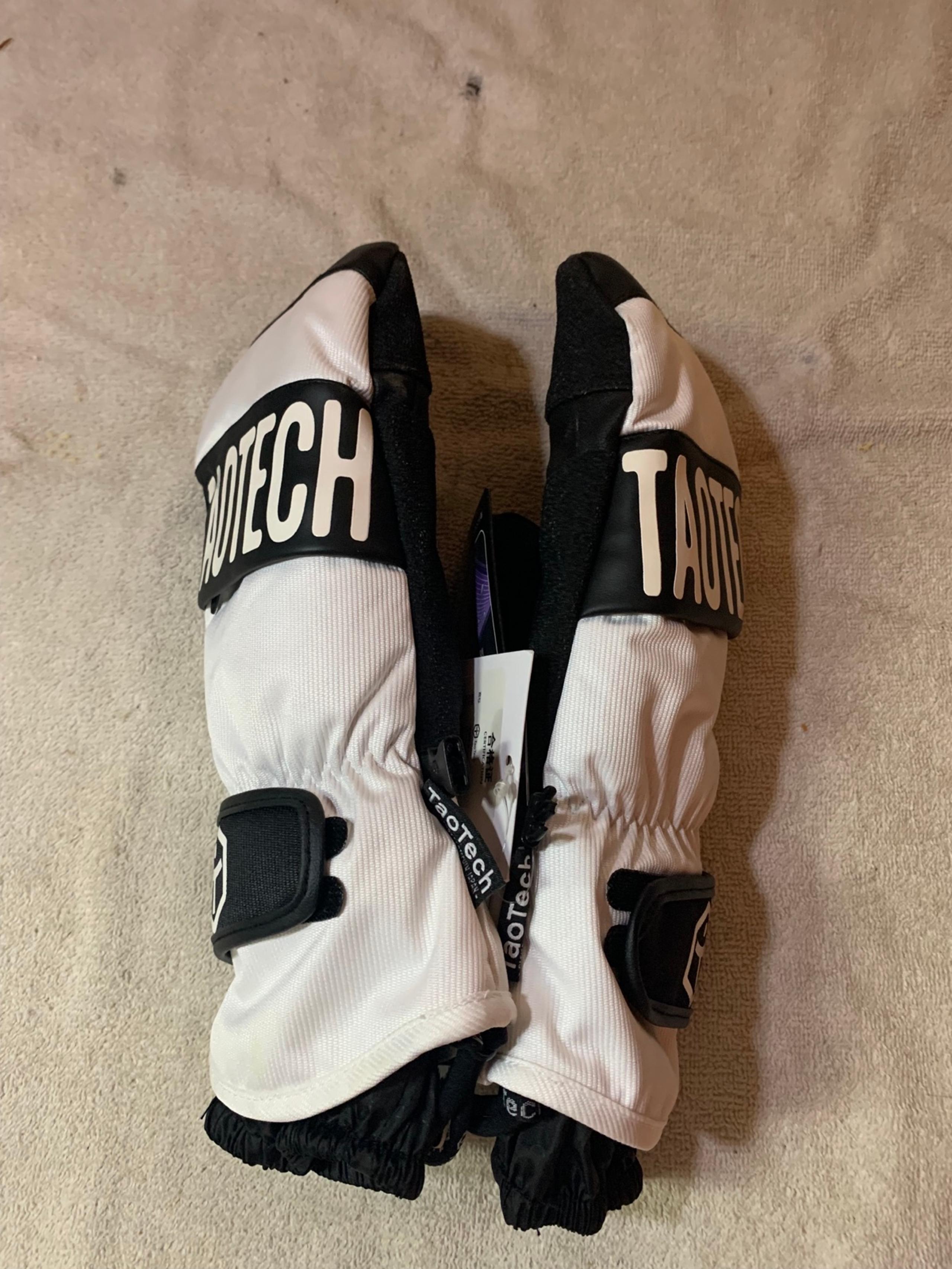 TaoTech Snowboard Mittens with Wrist Guard Included, Unisex Waterproof  New

New