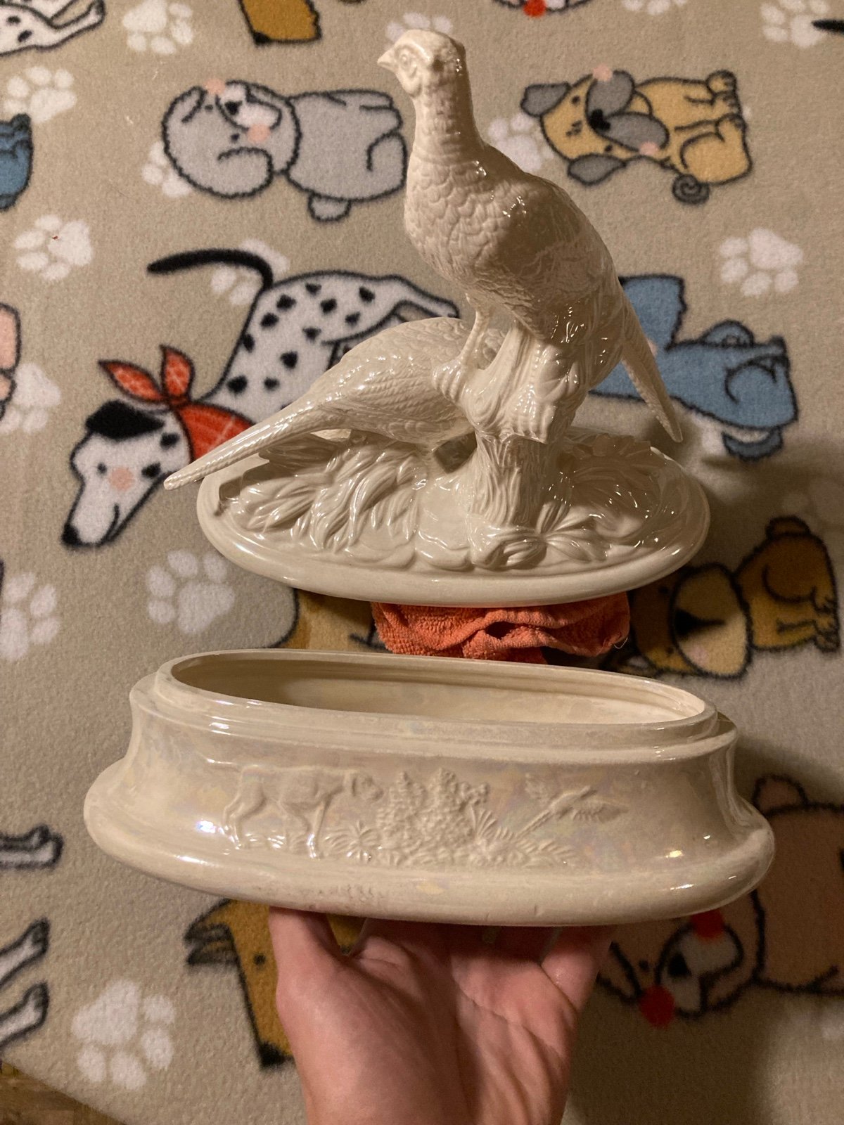 Vintage 1982 opalescent MIKES CERAMIC MOLDS INC lidded jewelry/trinket box!