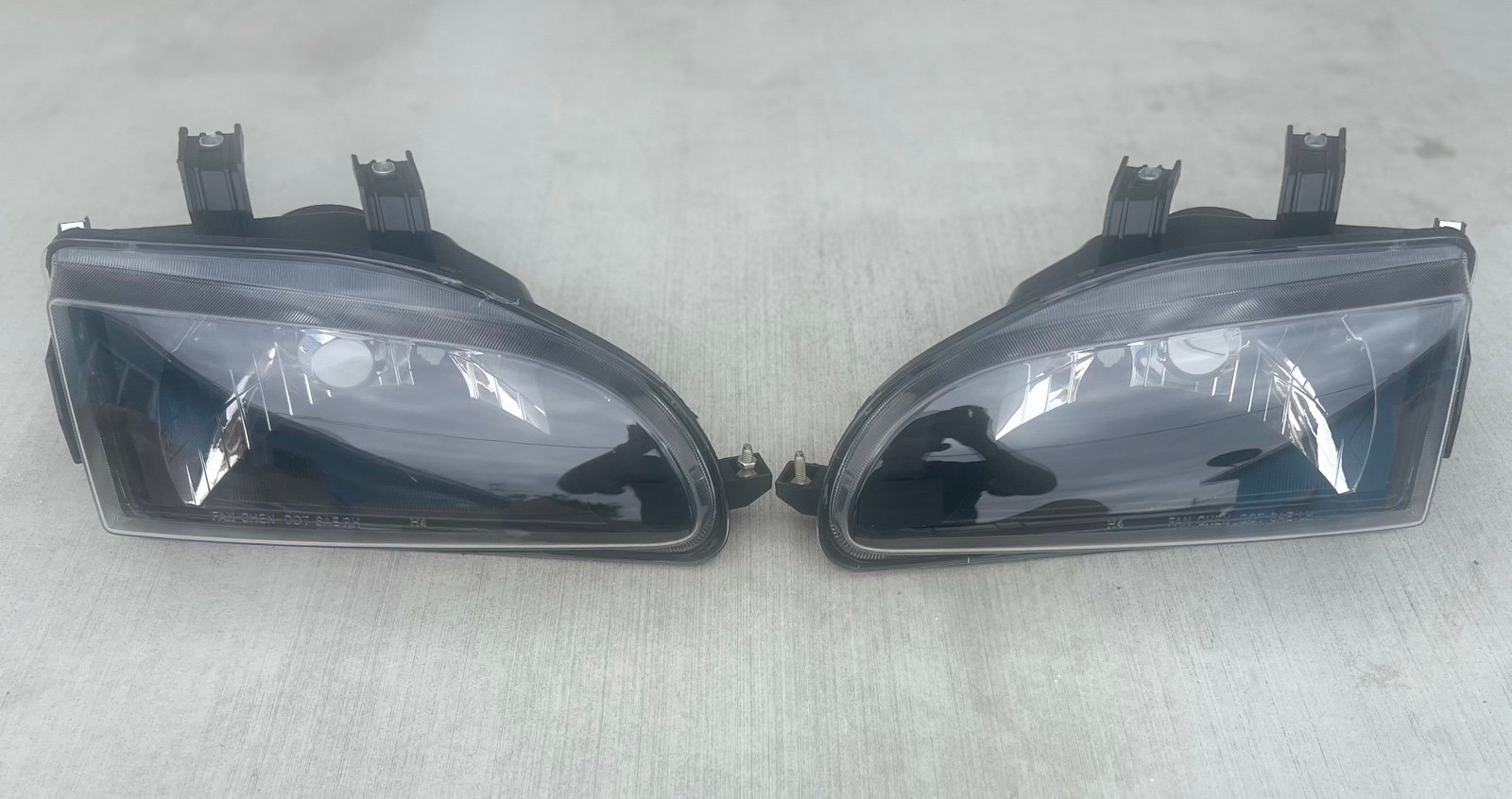 1992 To 1995 Honda Civic Black Headlights RIGHT Headlight Has Scratch, Left Miss