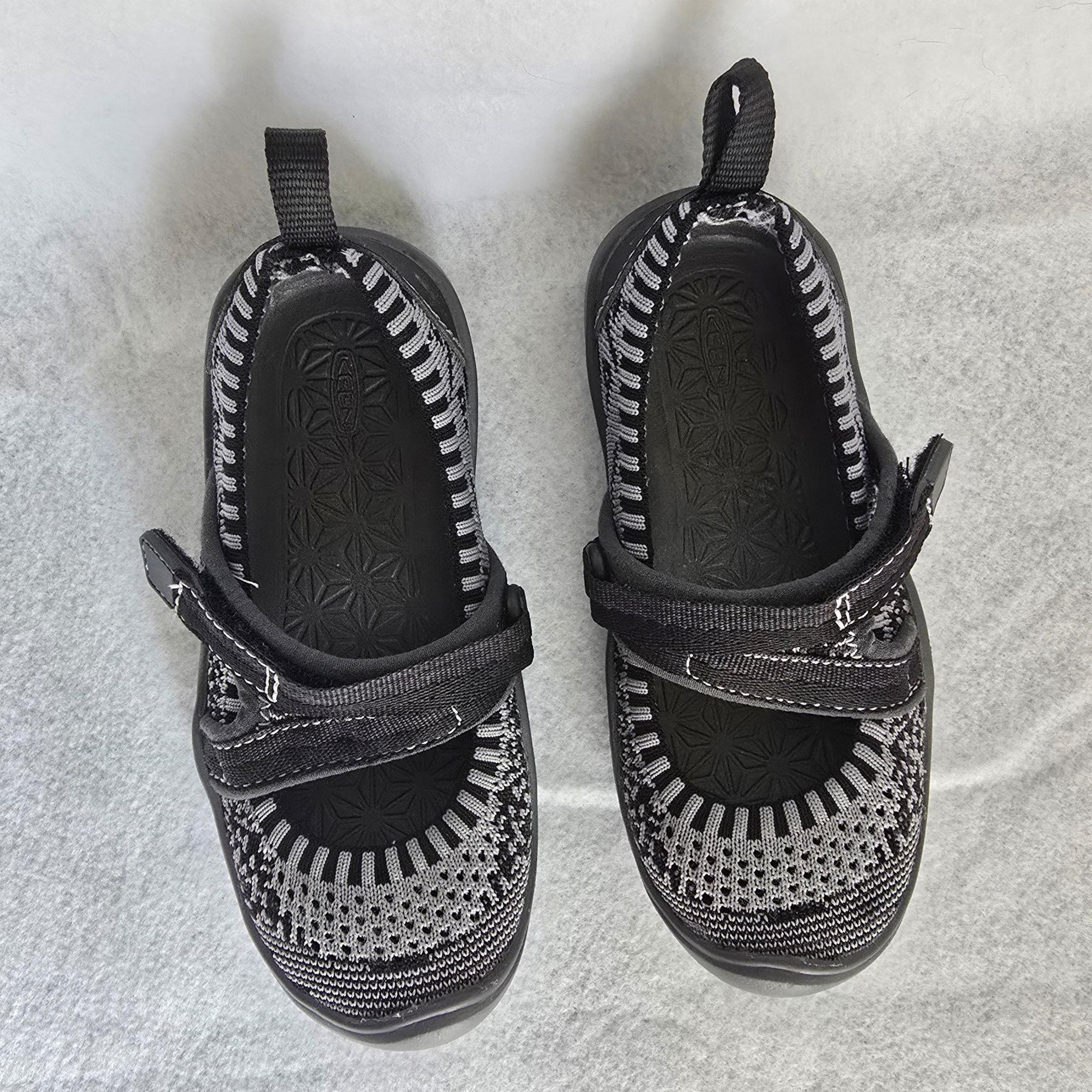 Keen Moxie Sport Mary Jane Black and Gray kids shoes, size 9c