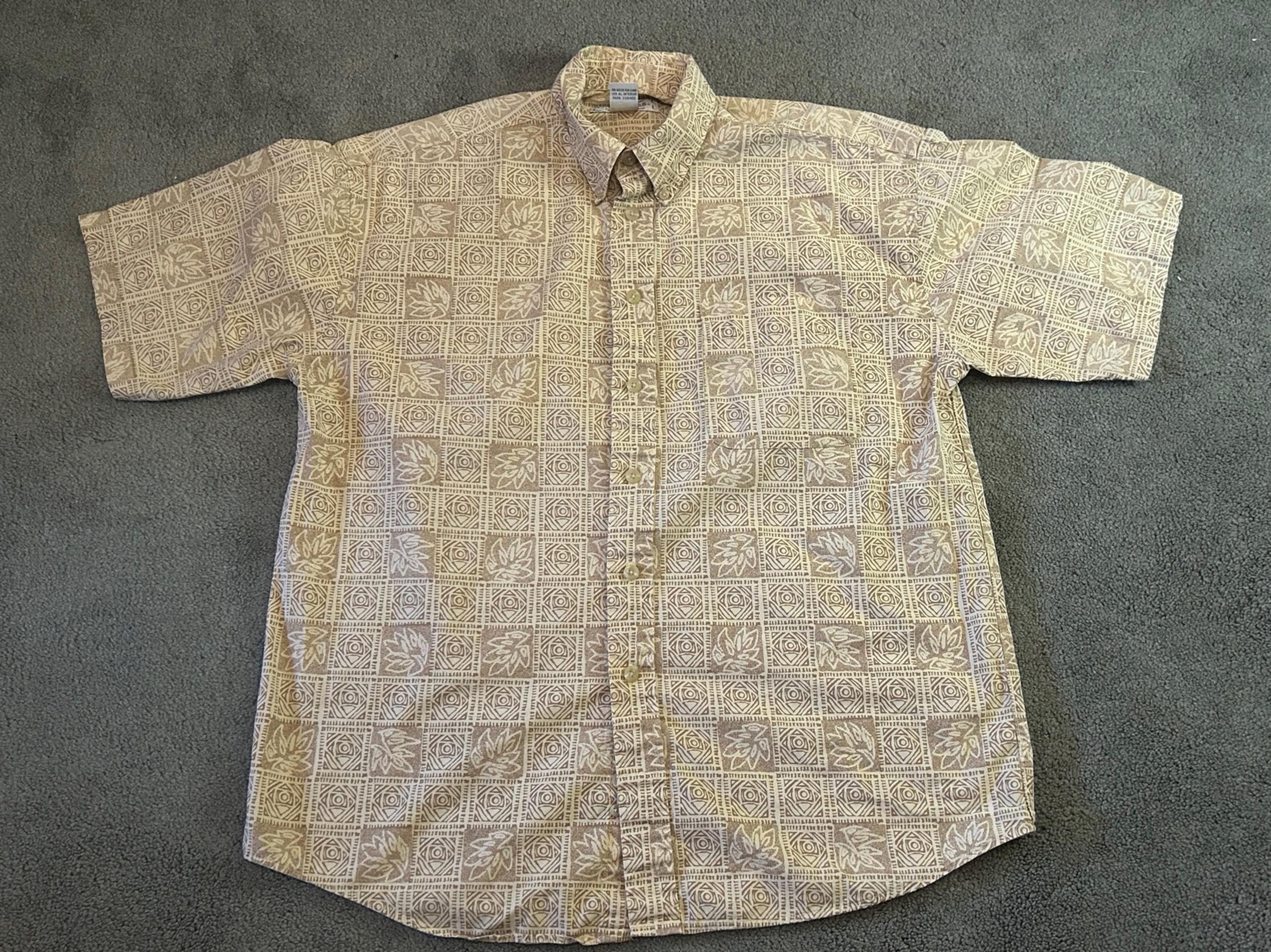 Crossings Hawaiian Print Casual Travel Shirt Mens Medium Short Sleeve Button Up