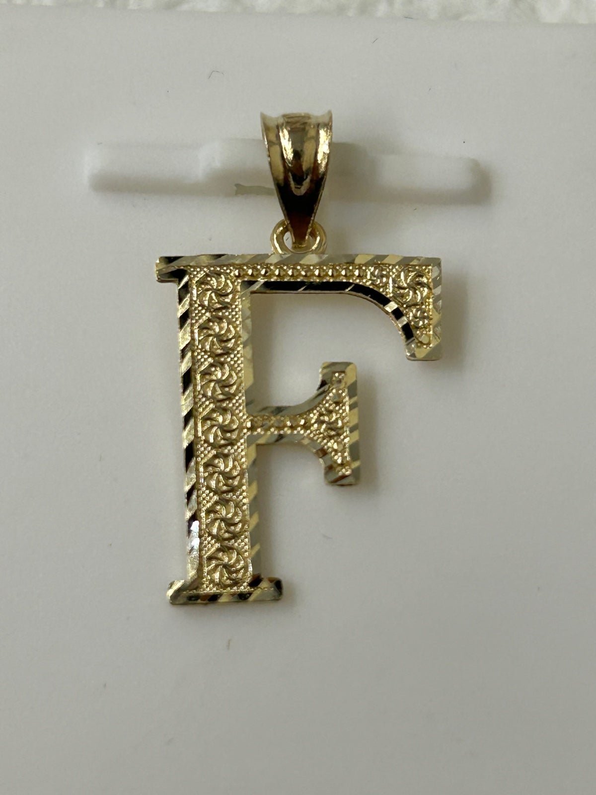 10k yellow gold pendant