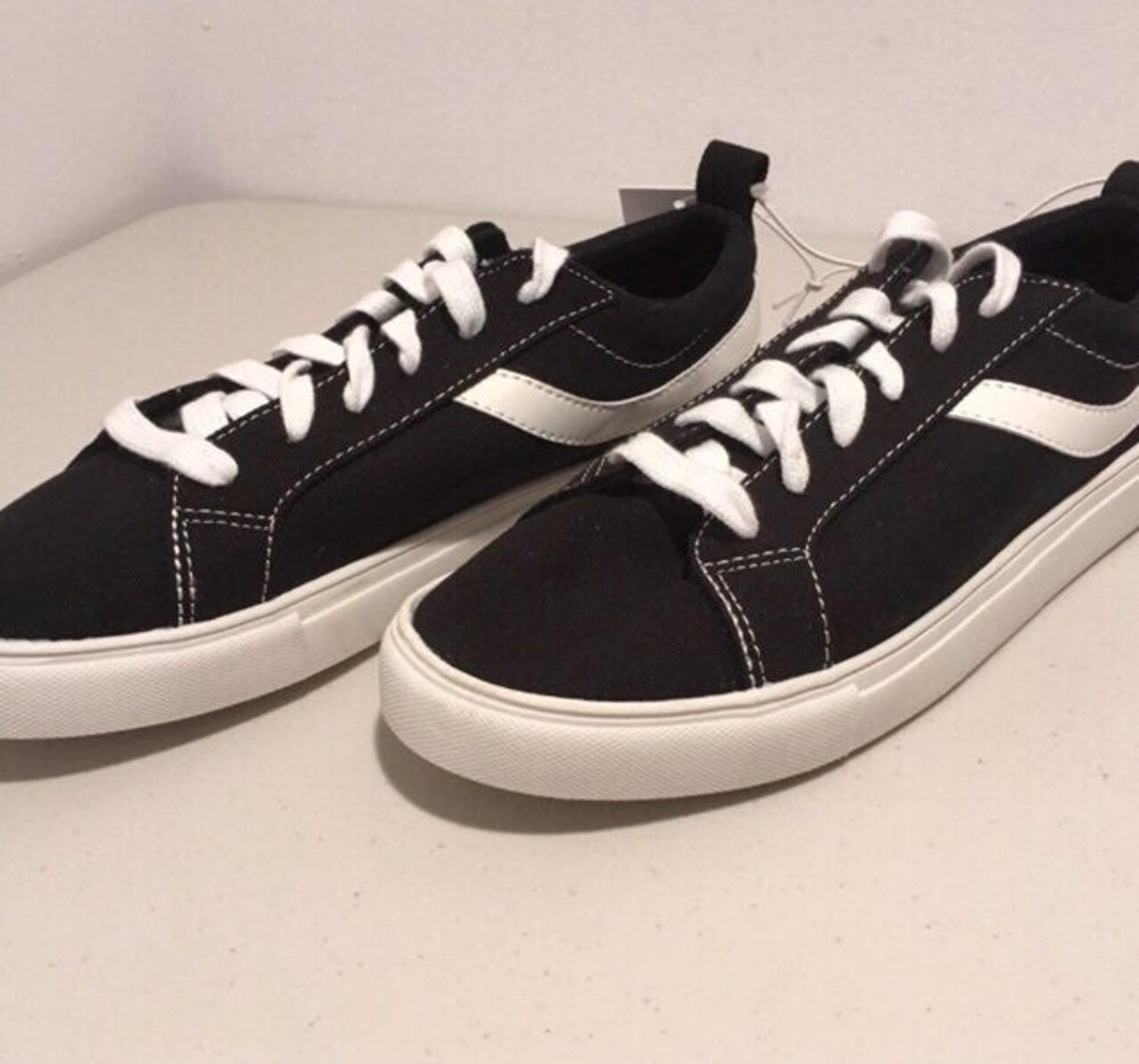 Converse Style Sneakers, Size 6
