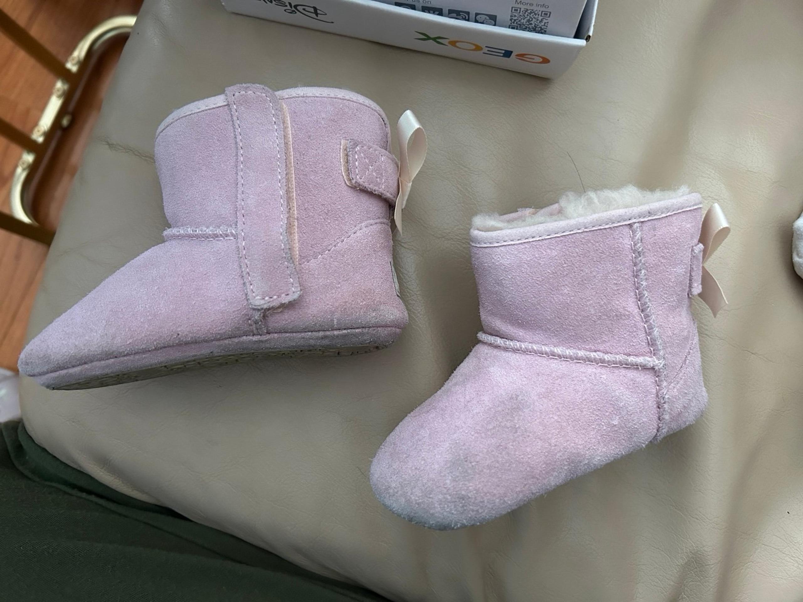 UGG Baby Jesse Bow II Leather Booties Size 4/5