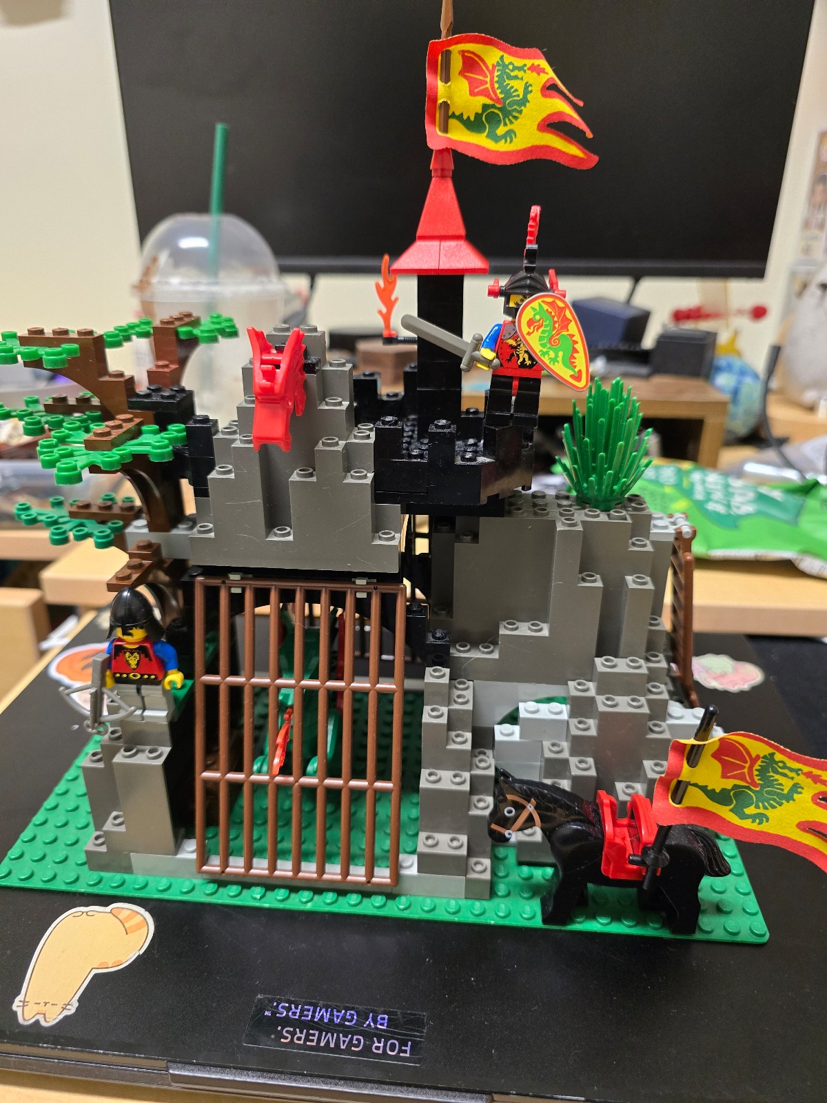 LEGO Castle Dragon Knights 6076 Dark Dragons Den VINTAGE