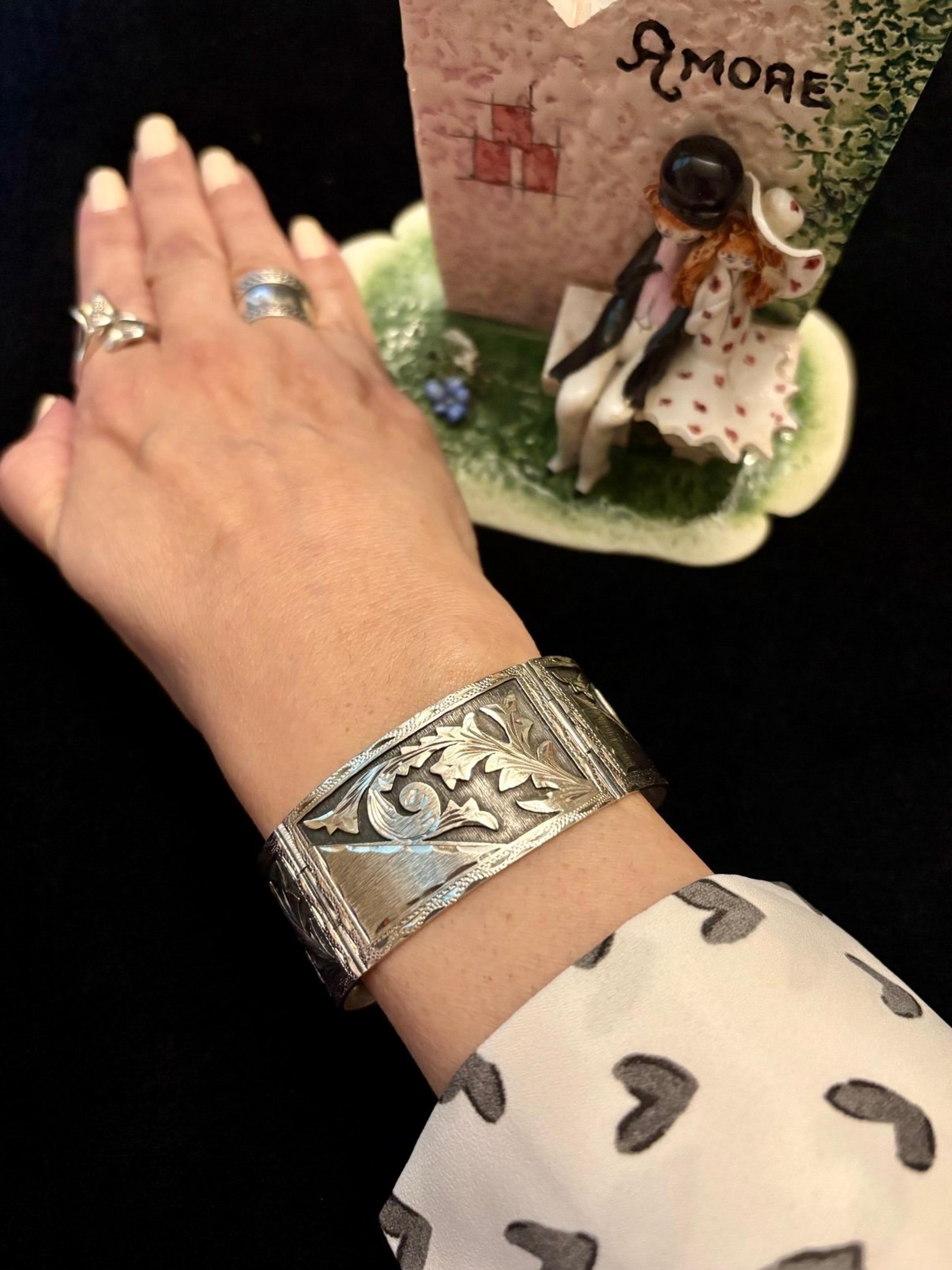 Unique Vintage Joy-Mex Sterling 925  Engraved Silver Leaf Link Bracelet
