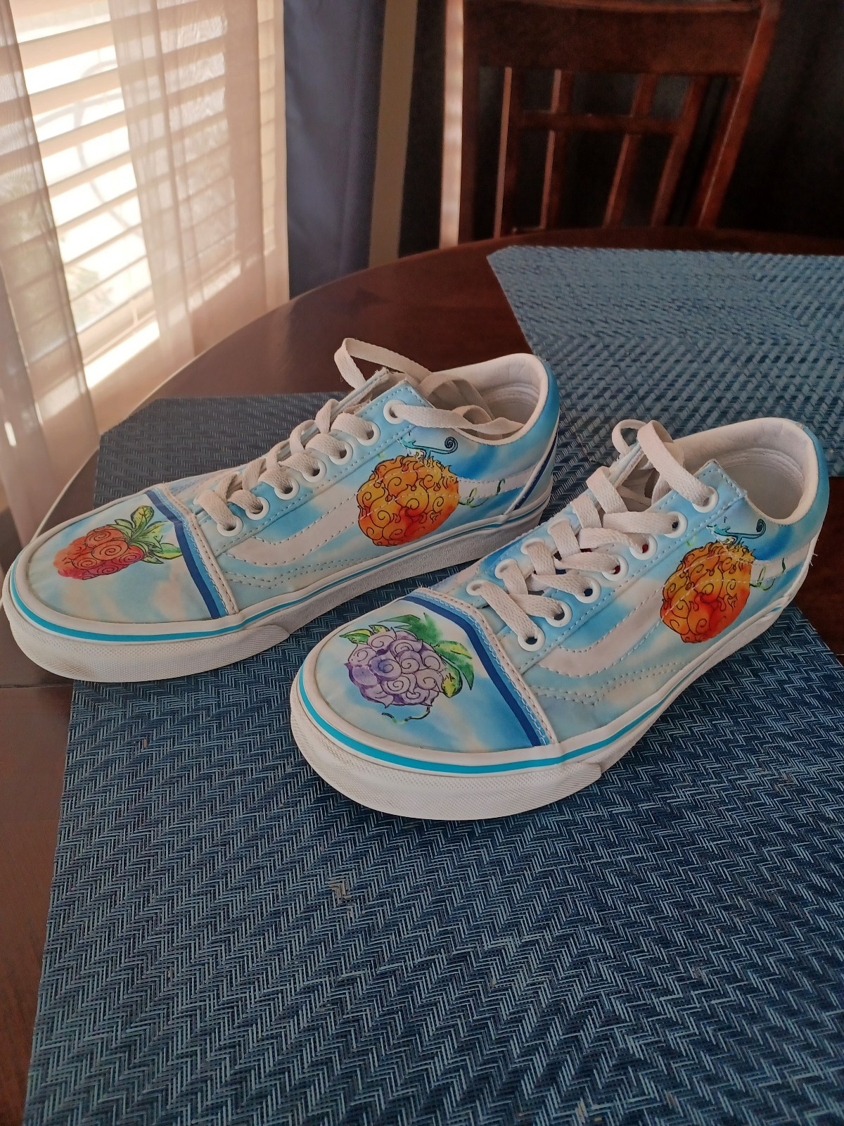 VANS men 6.5 women 8.0 Devil fruit design