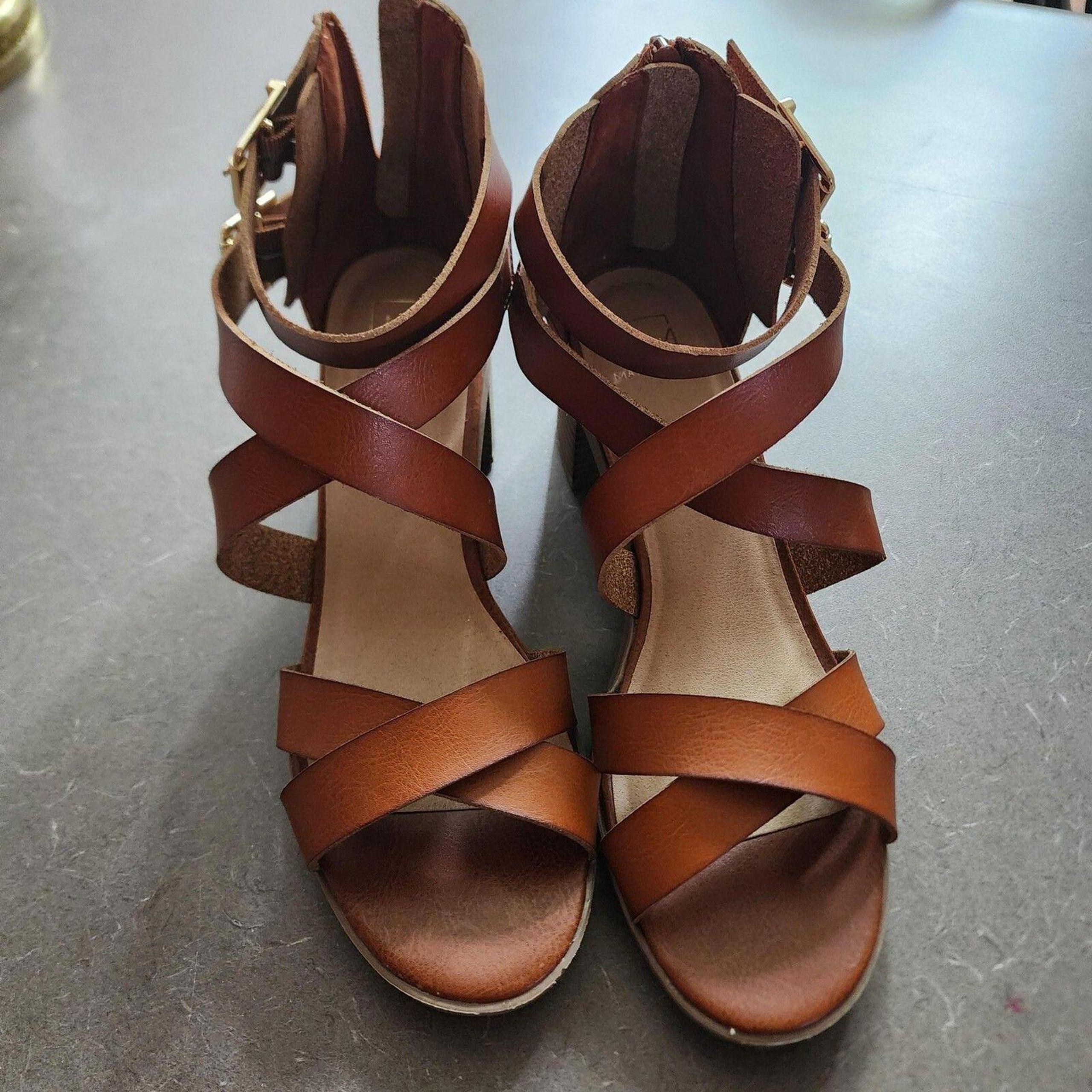 NWOB Material Girl Brown leather strappy Sandals 9.5