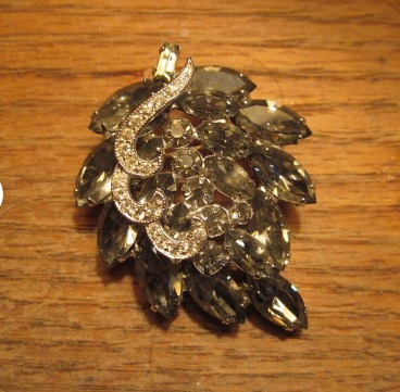 signed weiss pin brooch, smokey rhinestones, gorgeous signed pin,weiss