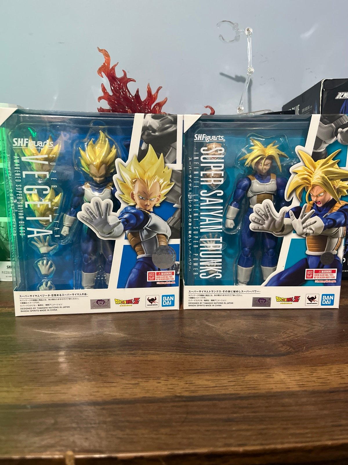 SH Figuarts Super Saiyan Vegeta and Future Trunks