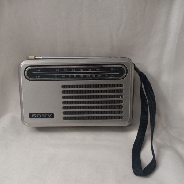 Vintage Sony AM/FM Transistor Radio TFM-6100w Tested