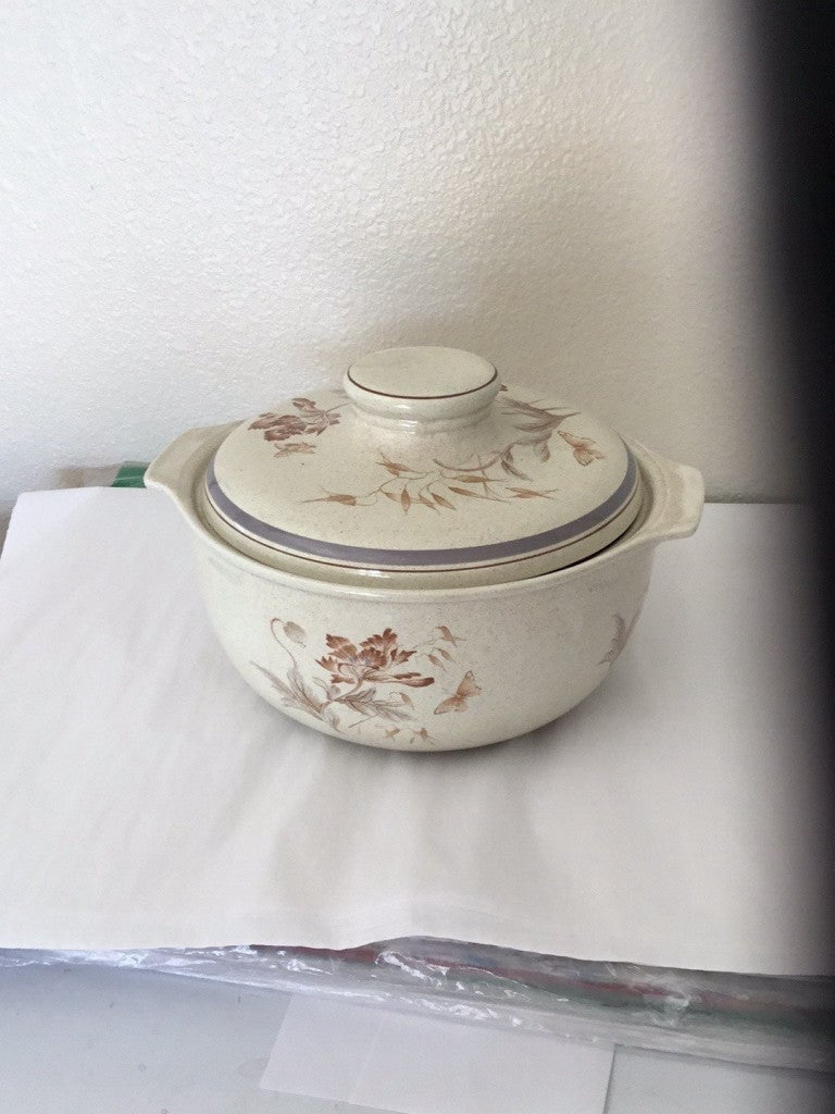 ROYAL ALBERT VINTAGE COUNTRY GARDEN COVERED COOK POT