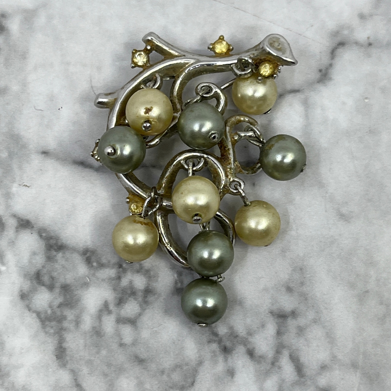 Vintage Crown TRIFARI Dangle Pearl Grapes Berries Pin Brooch 2.5” SE7