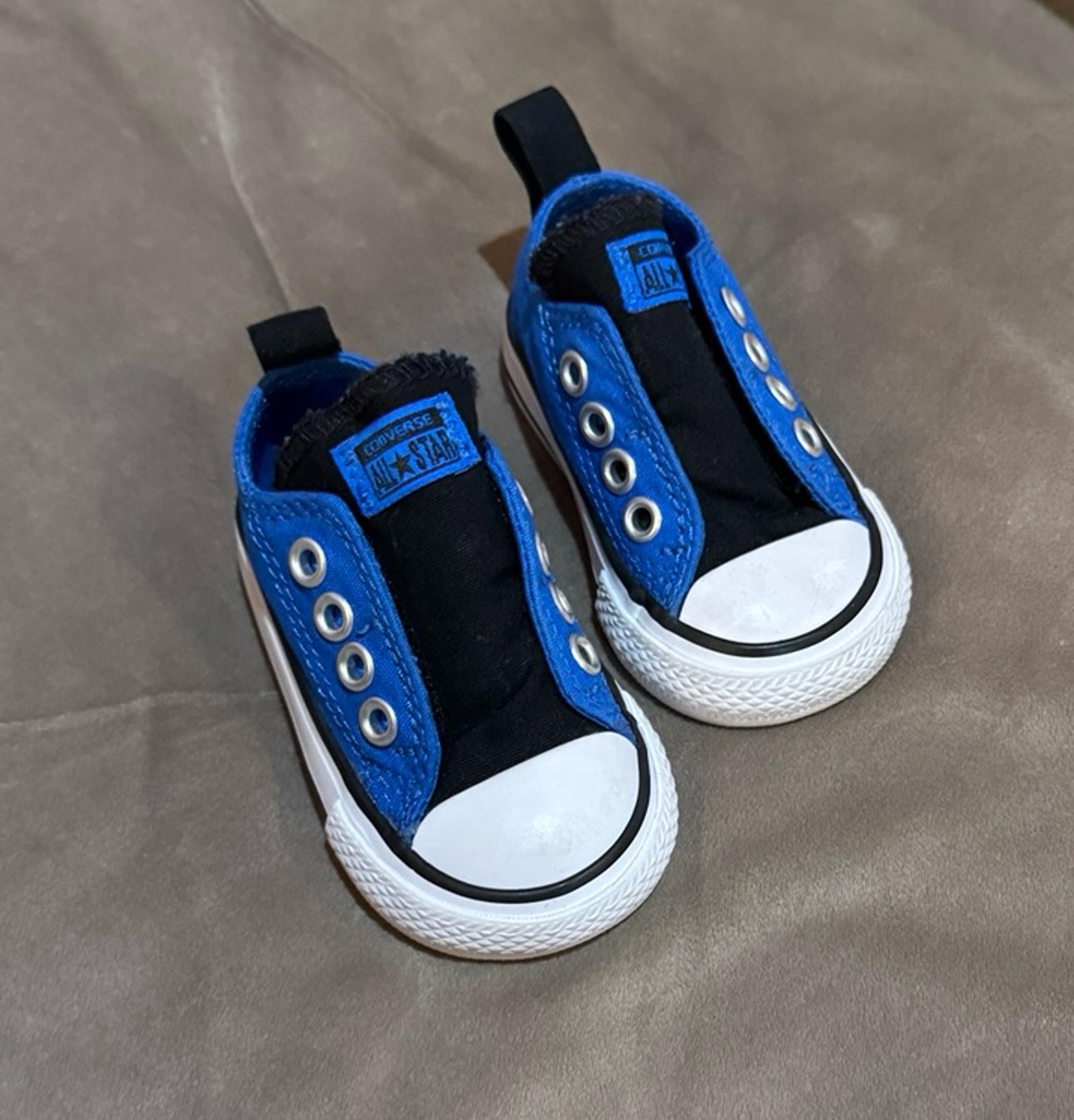 baby shoes size 2 - Converse