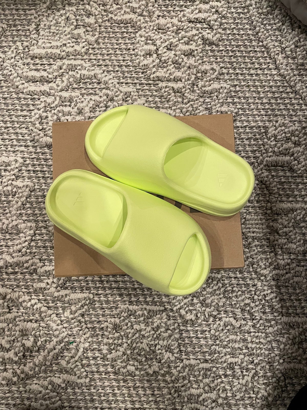 Yeezy Slide ‘Green Glow’