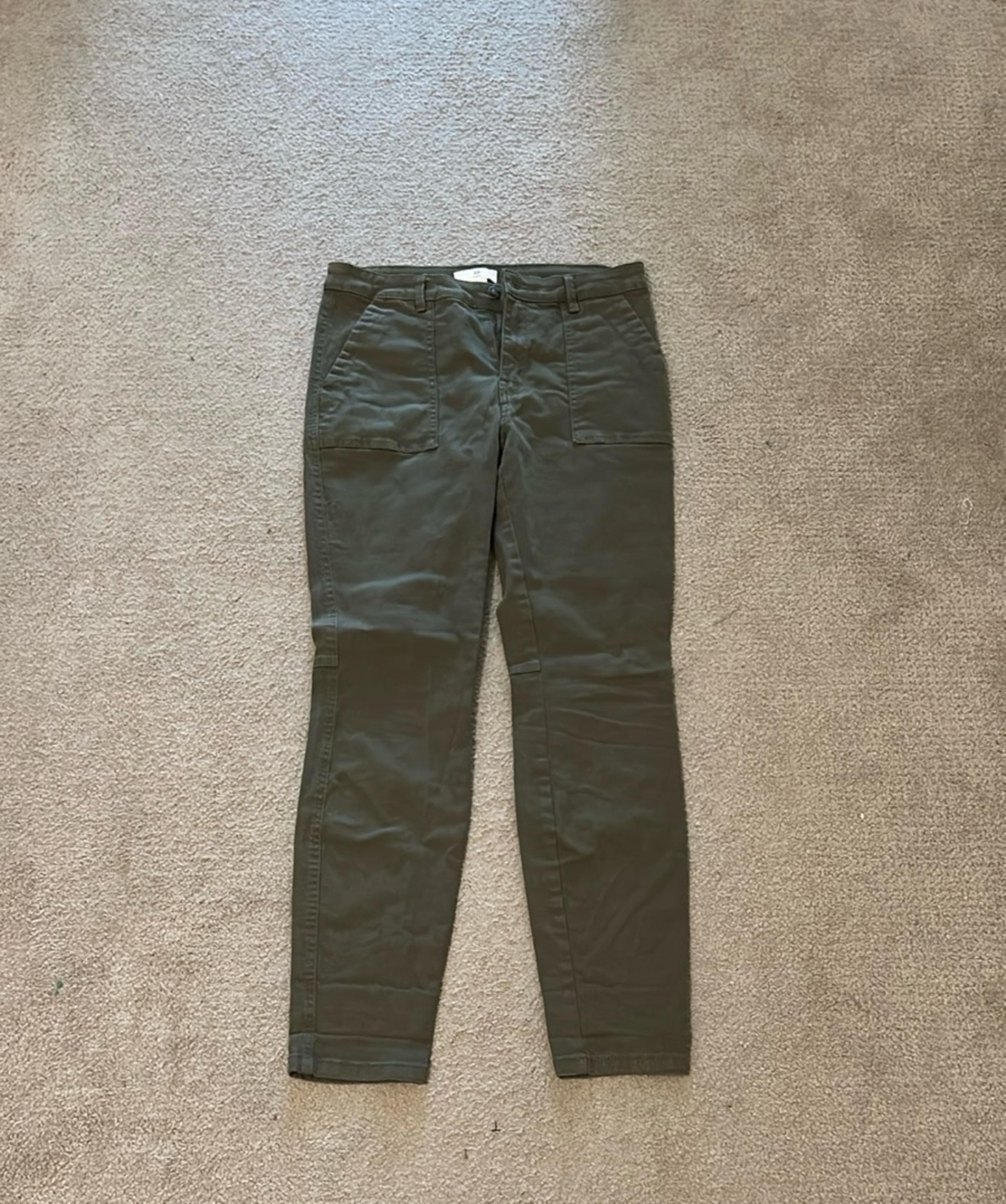 Olive green cargo skinny pants