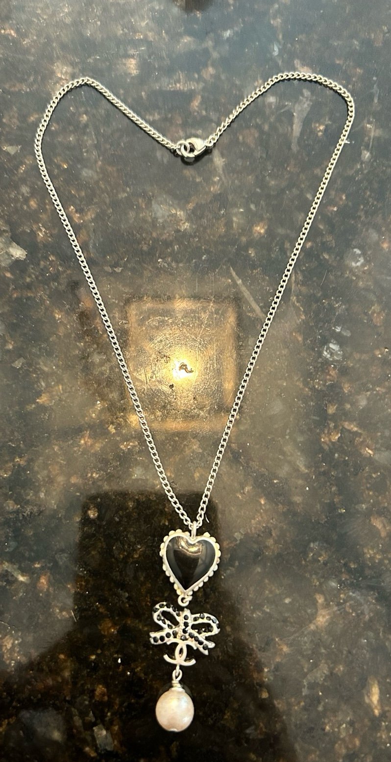 Vintage Chanel silver bow necklace