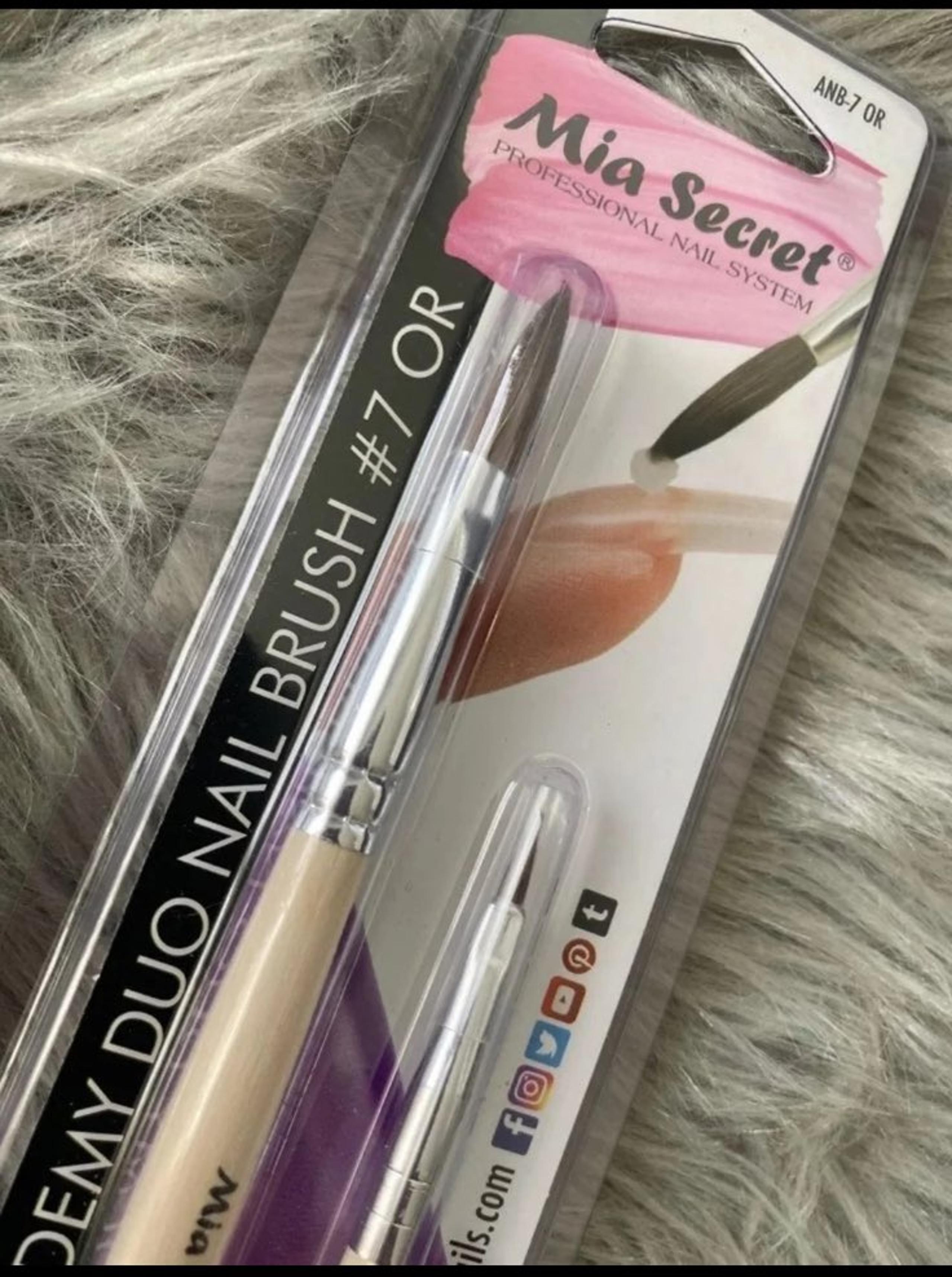 # 7 acrylic nail brush MIA SECRET