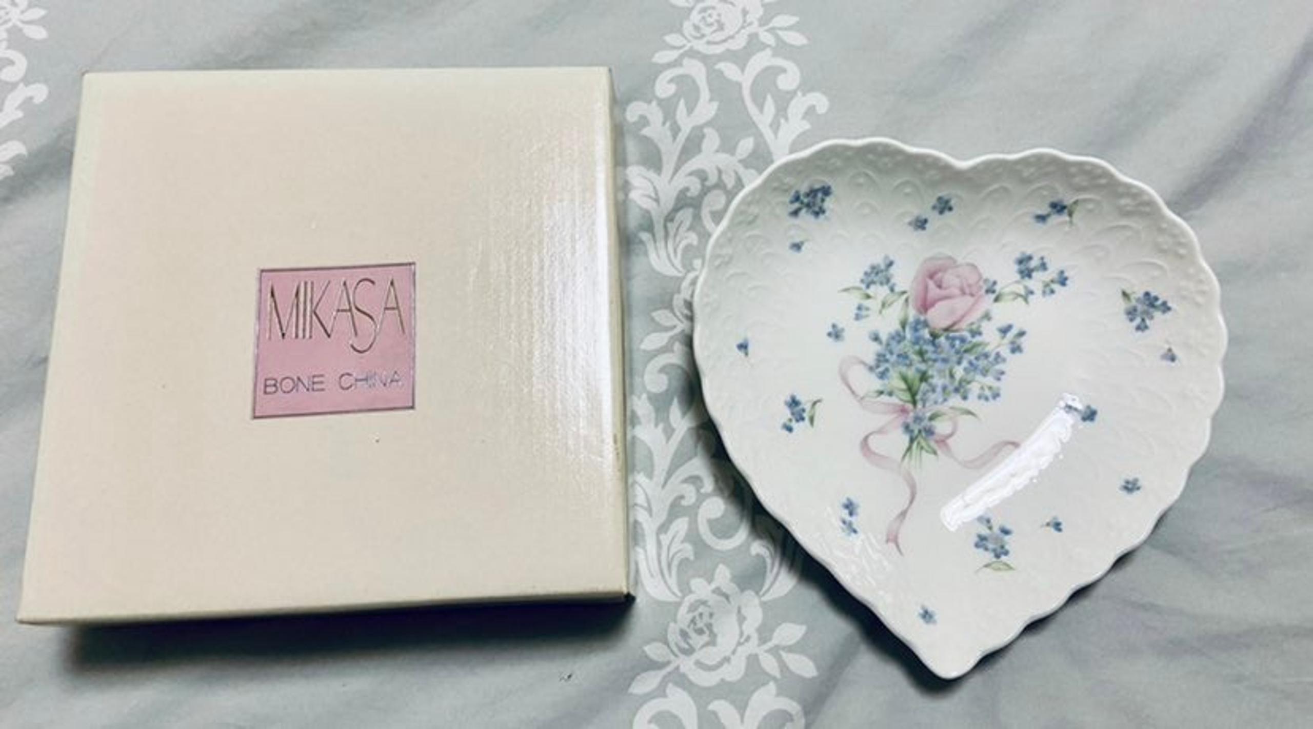 Gift Boxed Heart Bowl "Always and Forever" approx 6" by 6" Bone China - Mikasa