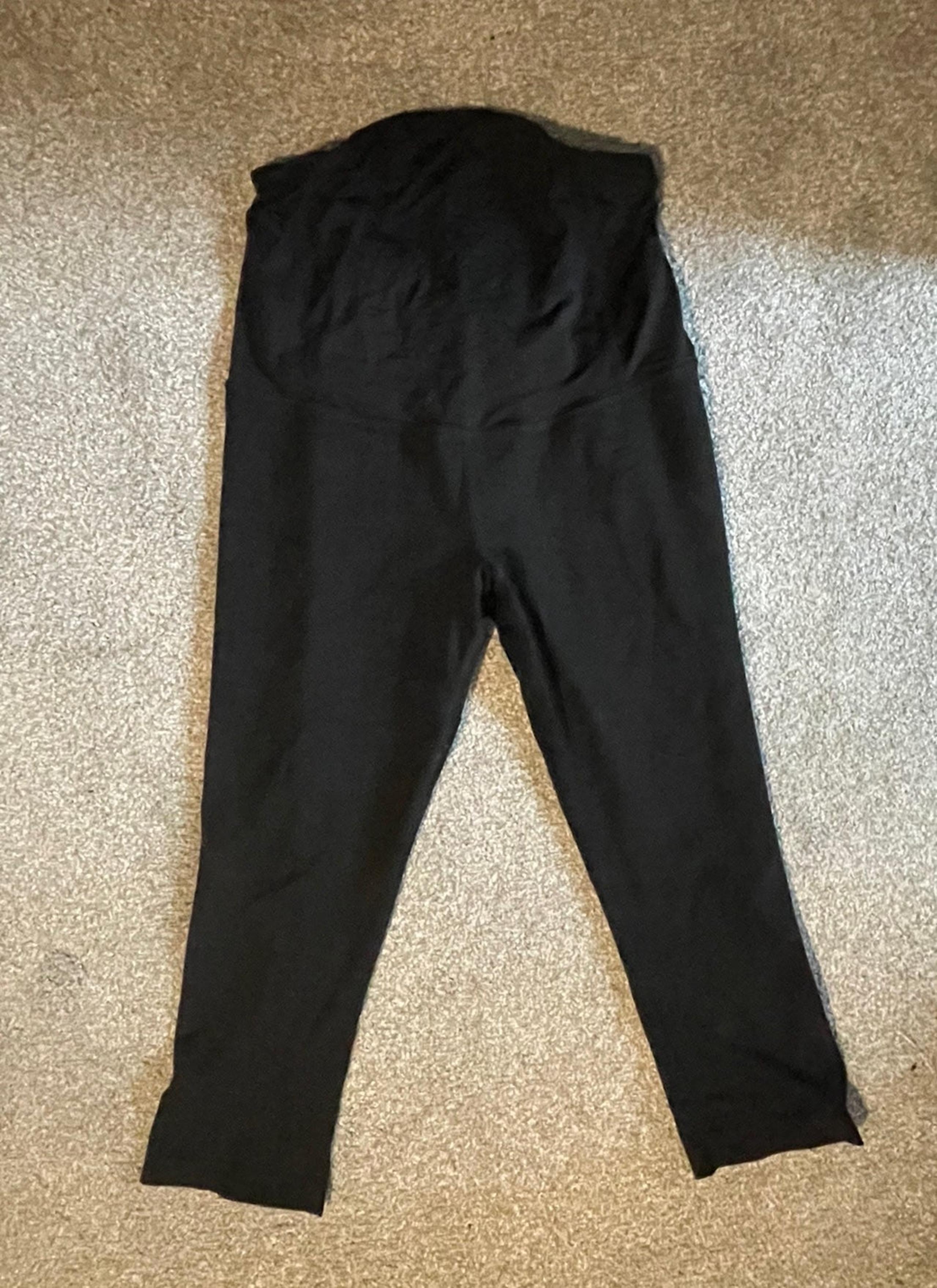 Be Maternity by Ingrid & Isabel athletic maternity capri mediim
