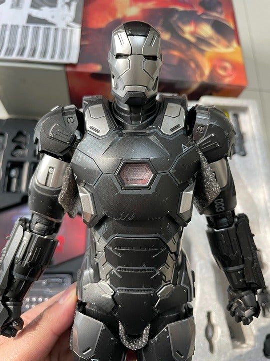 Perfect Hot Toys Mms290d10 1/6 Avengers II Gears Of War Mark 2 (Die-Cast Alloy)